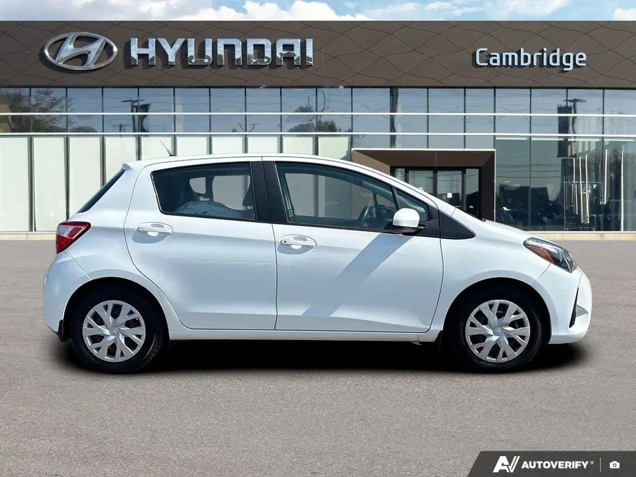 Toyota Yaris снимка Toyota Yaris