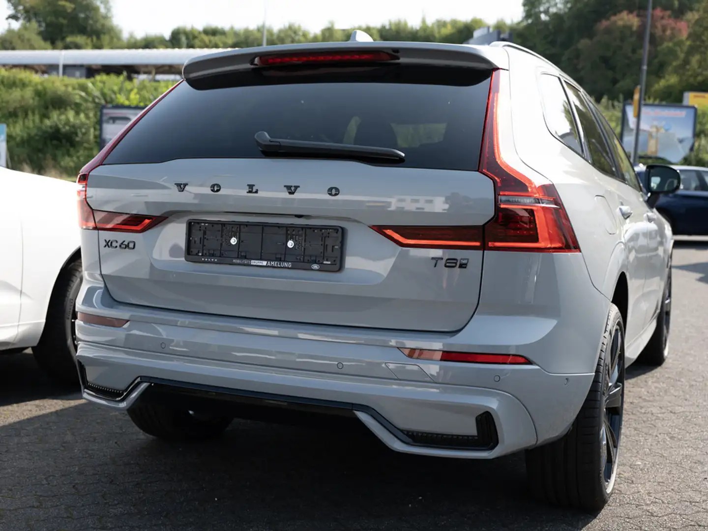 Volvo XC60 T8 AWD Plus Black Plug-In LED PANO 360° Grijs - 2