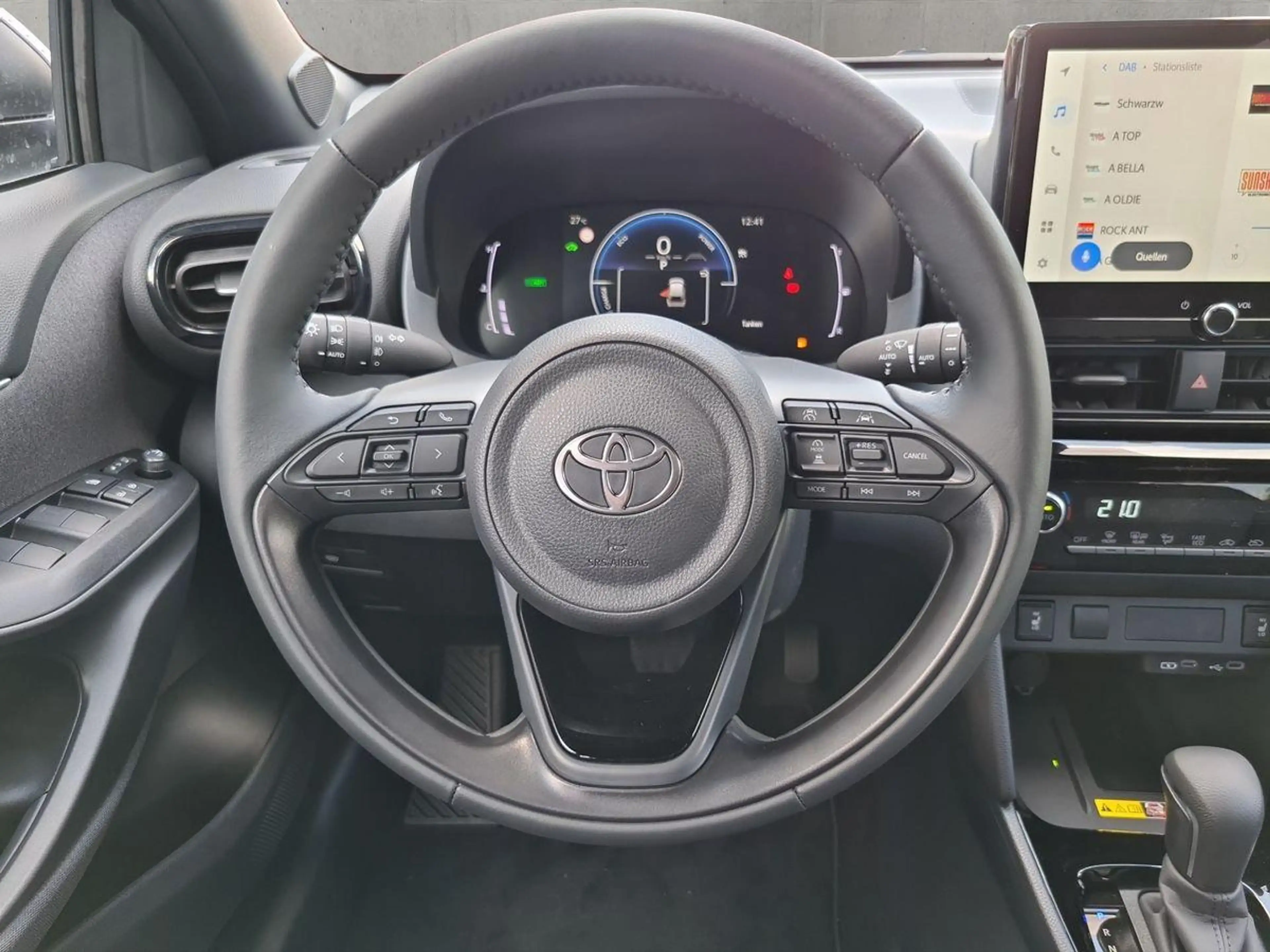 Toyota Yaris Cross Teamplayer AHK+Allwetter+EPH+SHZ uvm. — photo 9