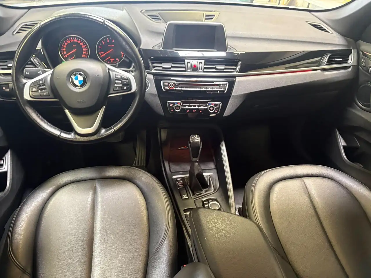 BMW X1 снимка BMW X1