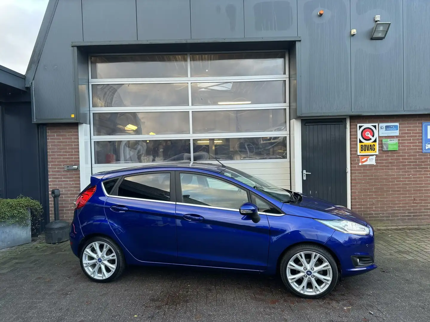 Ford Fiesta 1.0 Ecob. Titanium AUTOMAAT *ALL-IN PRIJS* Blauw - 2