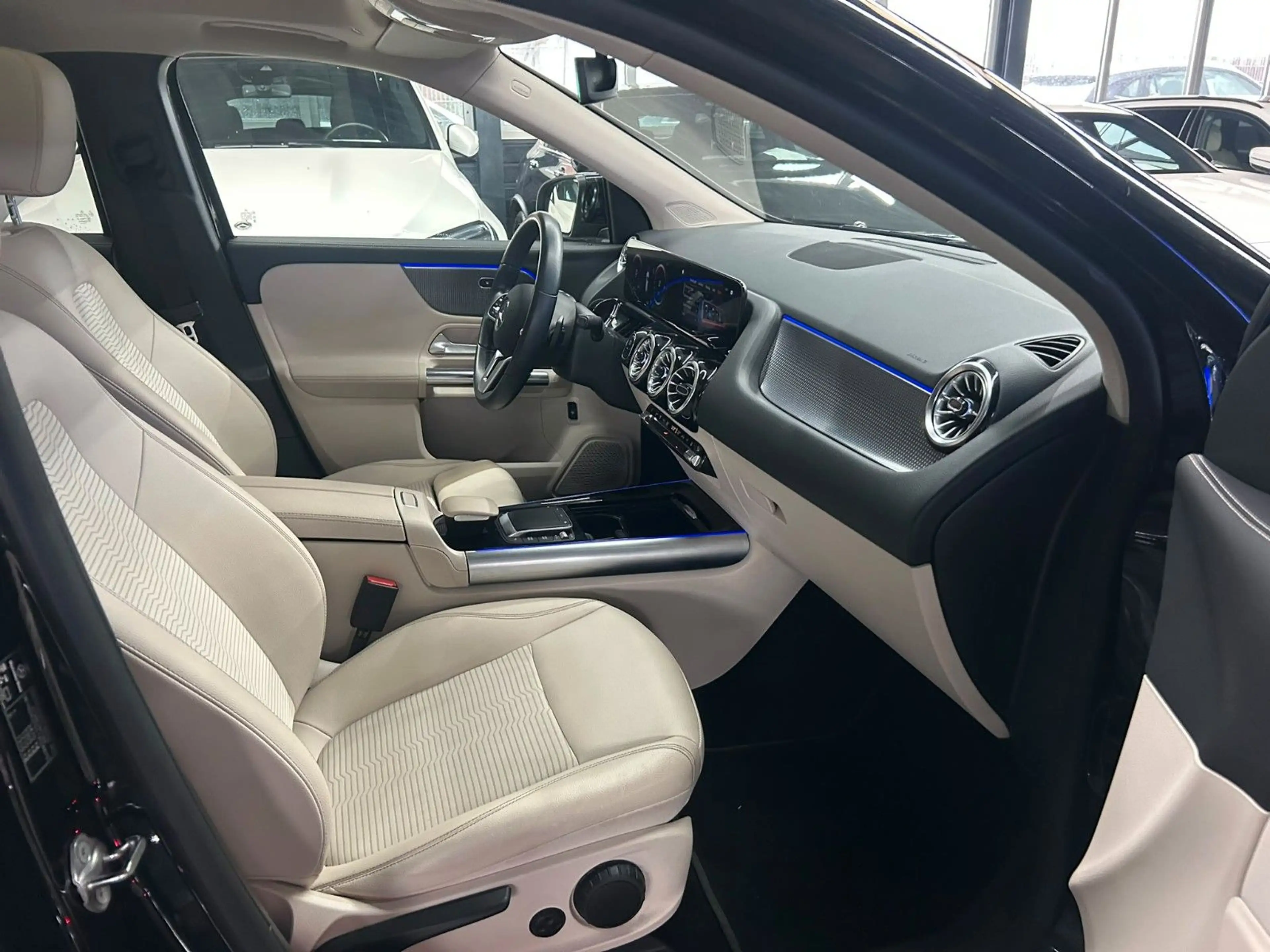 Mercedes-Benz EQA 250 NIGHT-PAKET*LEDER*KAMERA*SHZ*PANORAMA* — photo 9