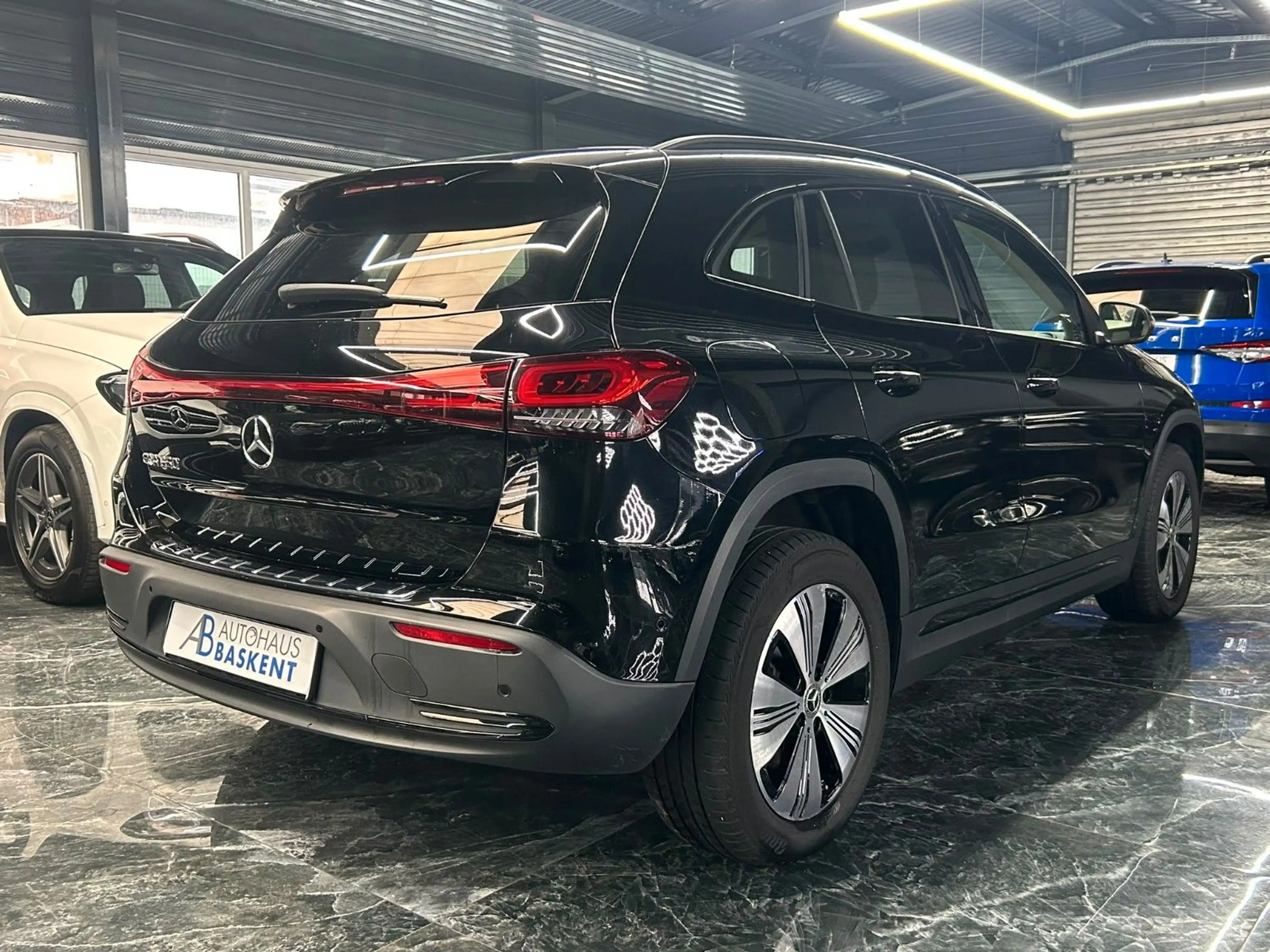 Mercedes-Benz EQA 250 NIGHT-PAKET*LEDER*KAMERA*SHZ*PANORAMA* — photo 4