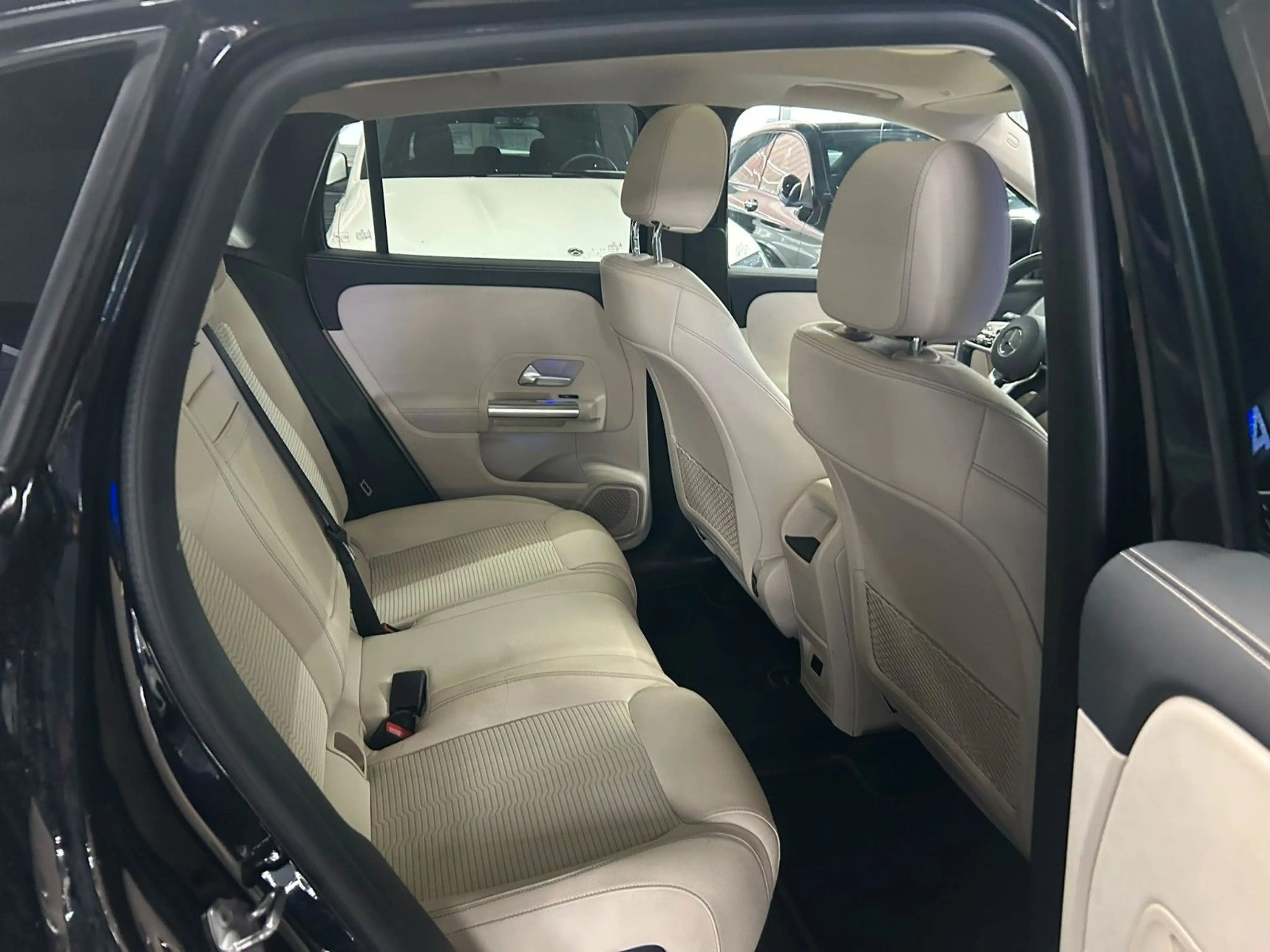 Mercedes-Benz EQA 250 NIGHT-PAKET*LEDER*KAMERA*SHZ*PANORAMA* — photo 10