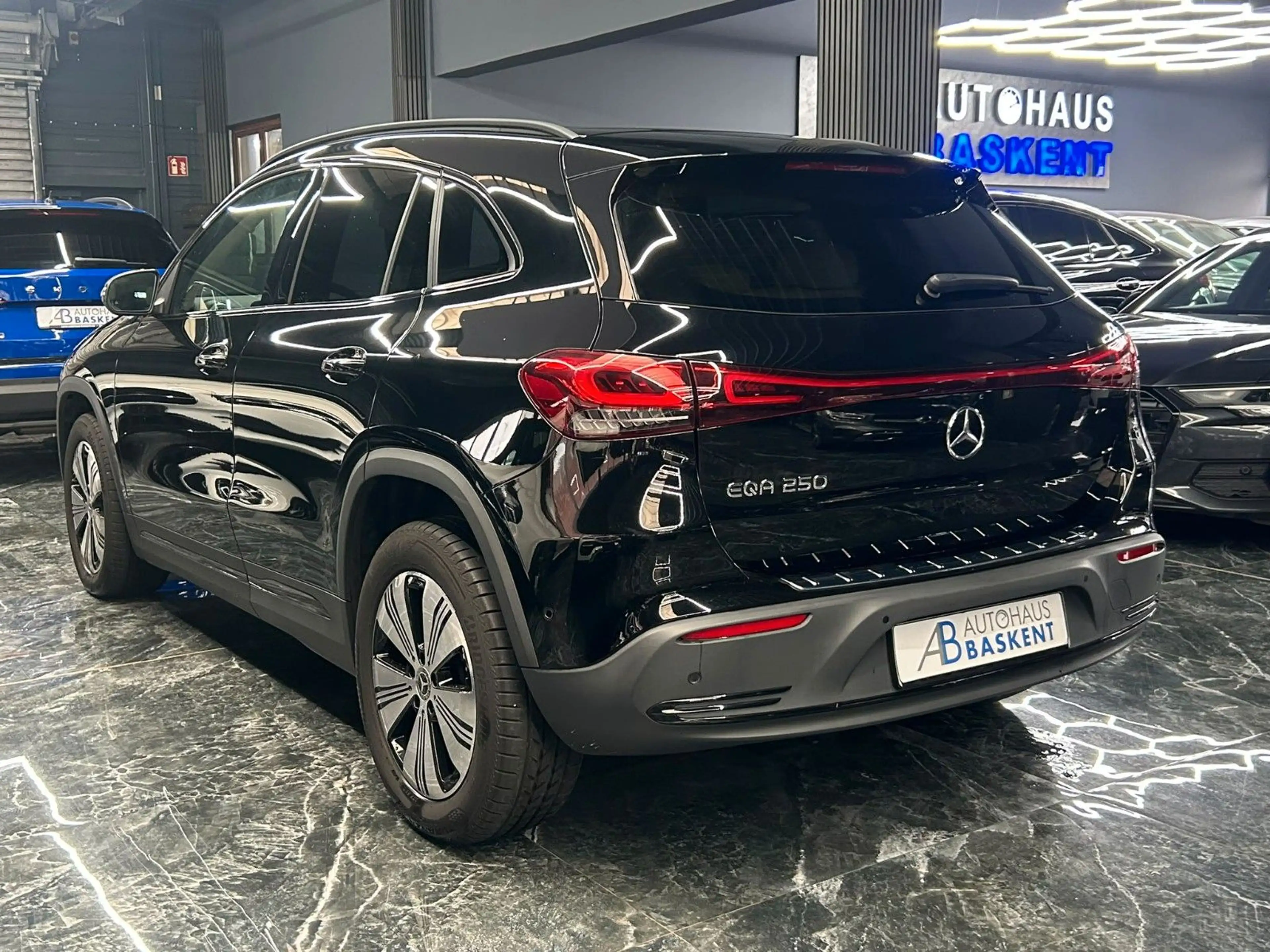 Mercedes-Benz EQA 250 NIGHT-PAKET*LEDER*KAMERA*SHZ*PANORAMA* — photo 15