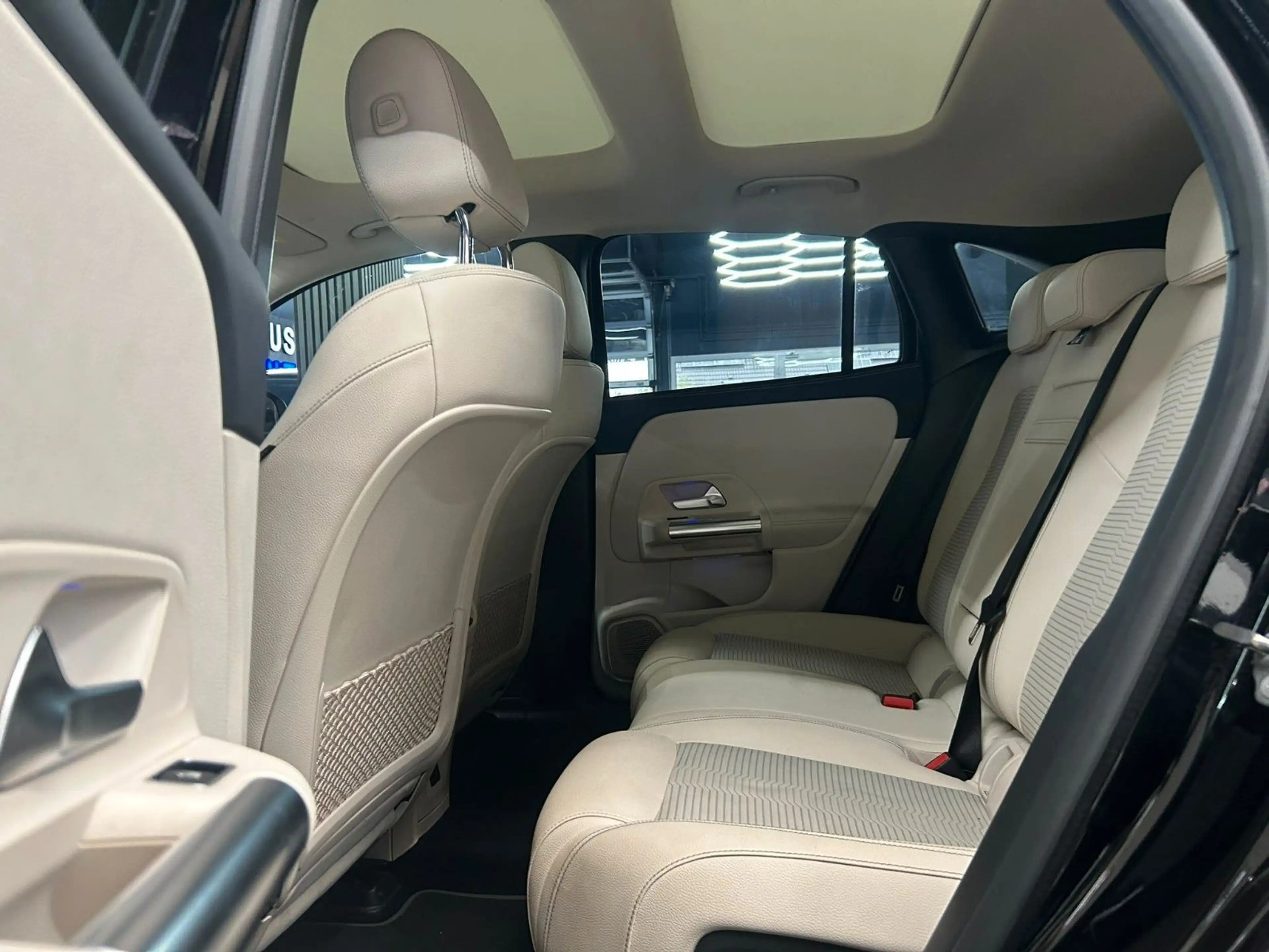 Mercedes-Benz EQA 250 NIGHT-PAKET*LEDER*KAMERA*SHZ*PANORAMA* — photo 12