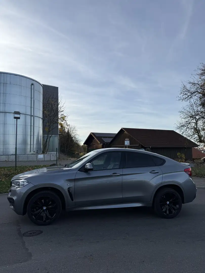 BMW X6 xDrive 40 d Grau - 2