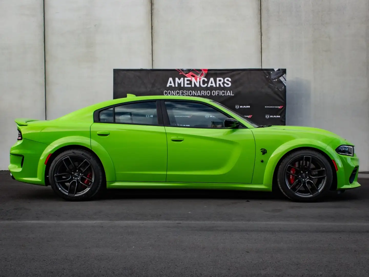 Dodge Charger SRT Hellcat Jailbreak WB 6.2 HEMI V8 Supercharged Verde - 2