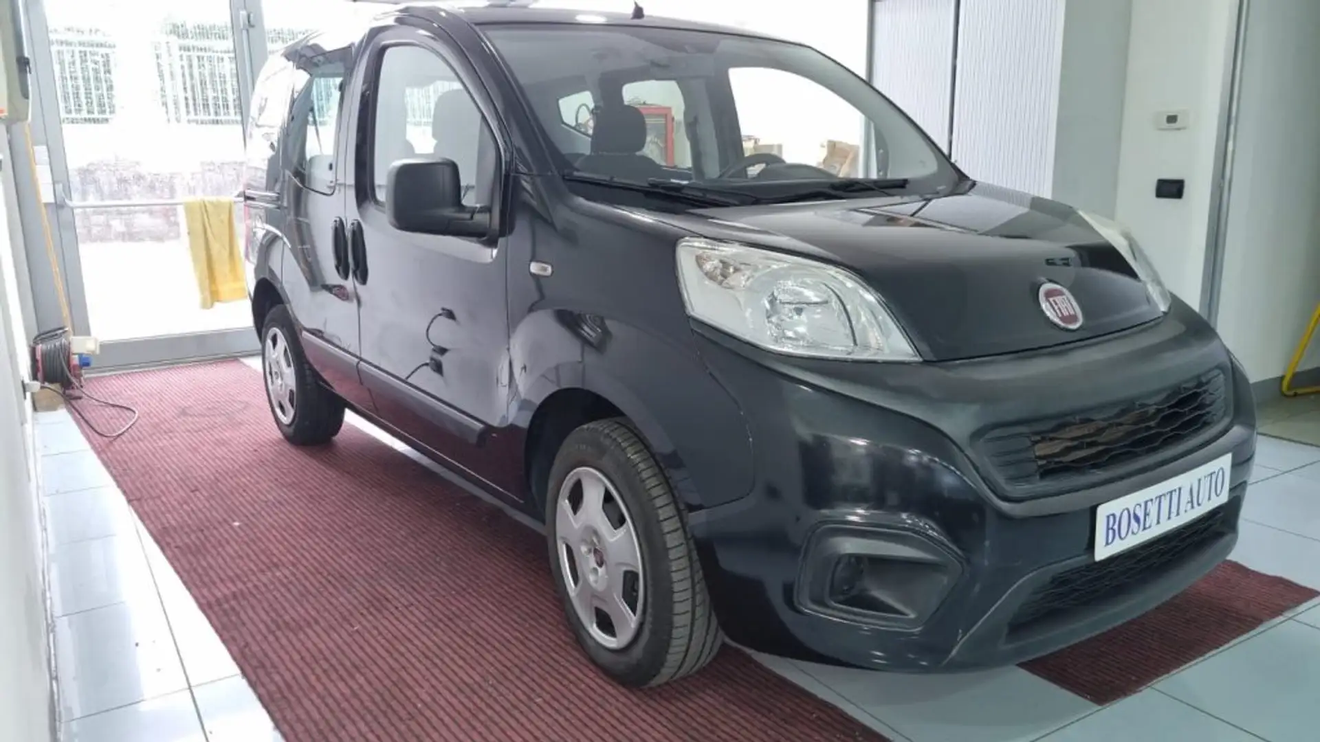 Fiat Qubo 1.4 8V Lounge Noir - 1