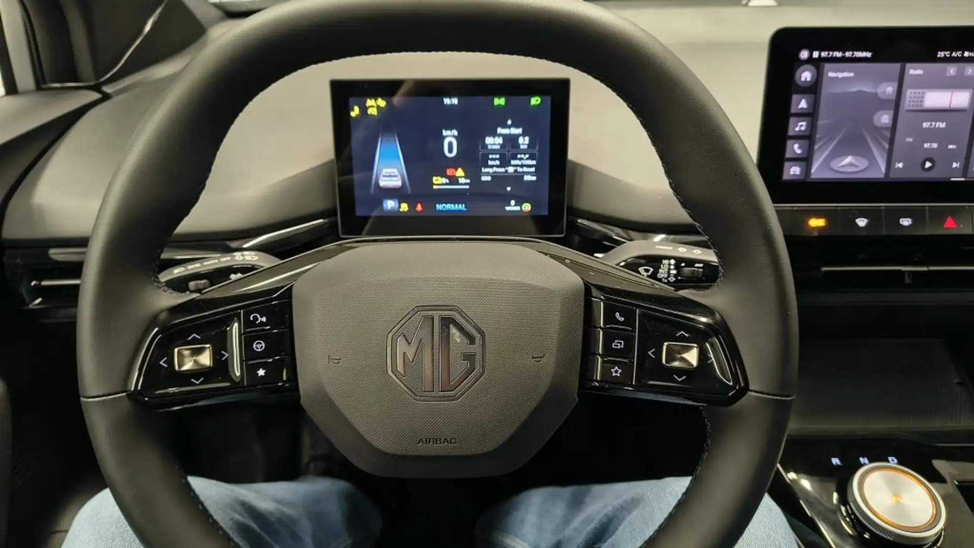 MG MG4 Luxury 64kWh Leder Schwarz MY22/1 Silber - 2