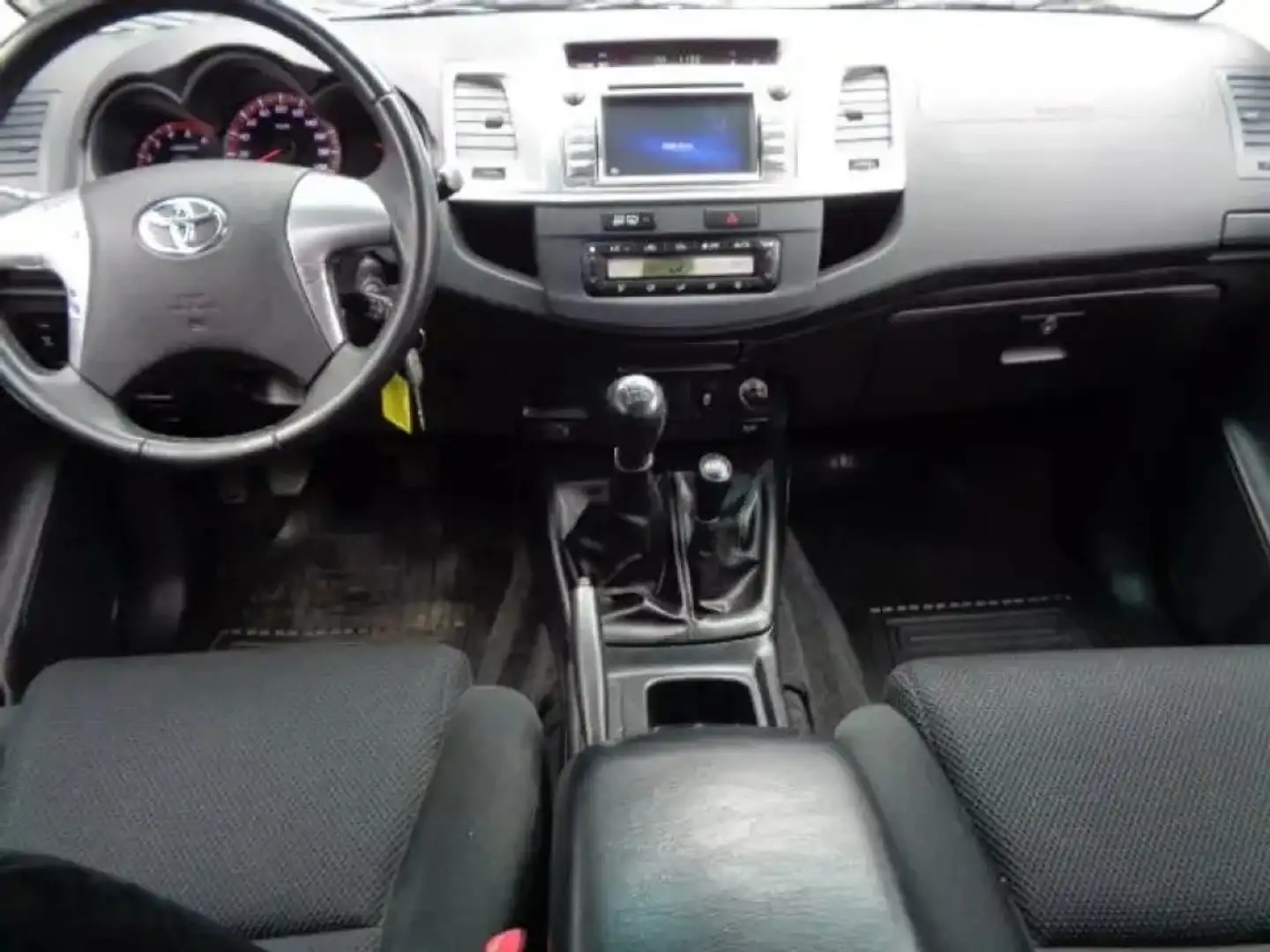 Toyota Hilux 3.0 D-4D 4WD 4p. Comfort Gris - 1