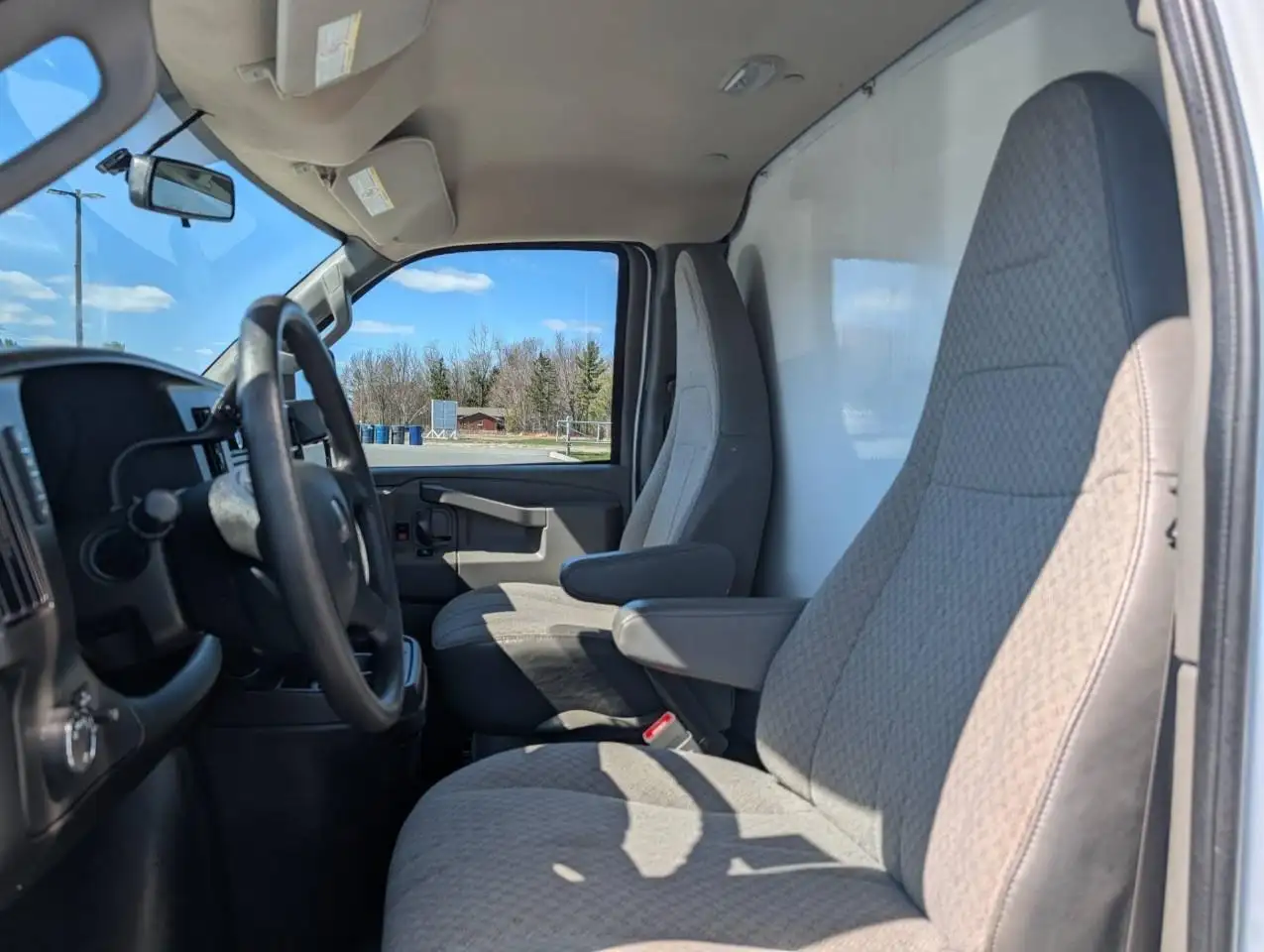 GMC Savana снимка GMC Savana