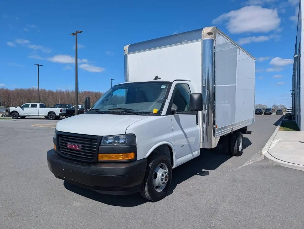 GMC Savana снимка GMC Savana