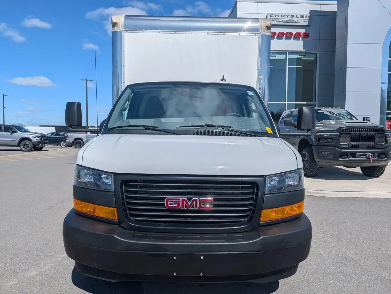GMC Savana снимка GMC Savana
