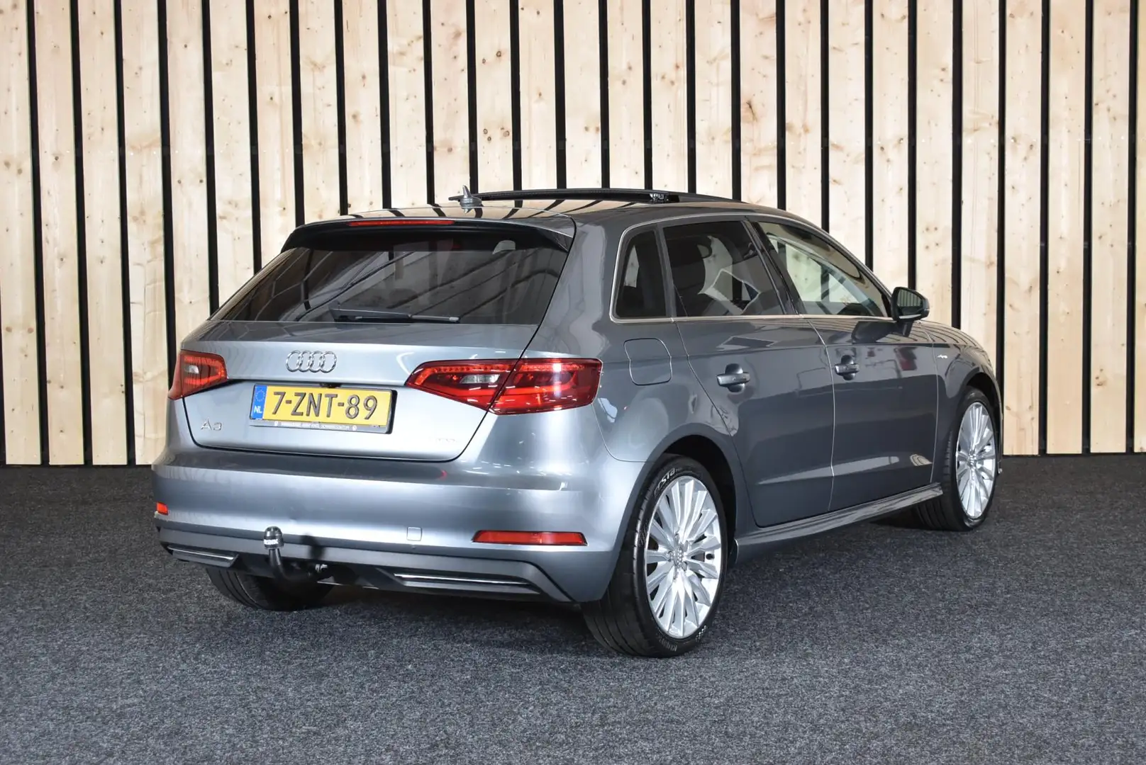 Audi A3 Sportback 1.4 e-tron PHEV Ambition Pro Line Plus 1 Gris - 2