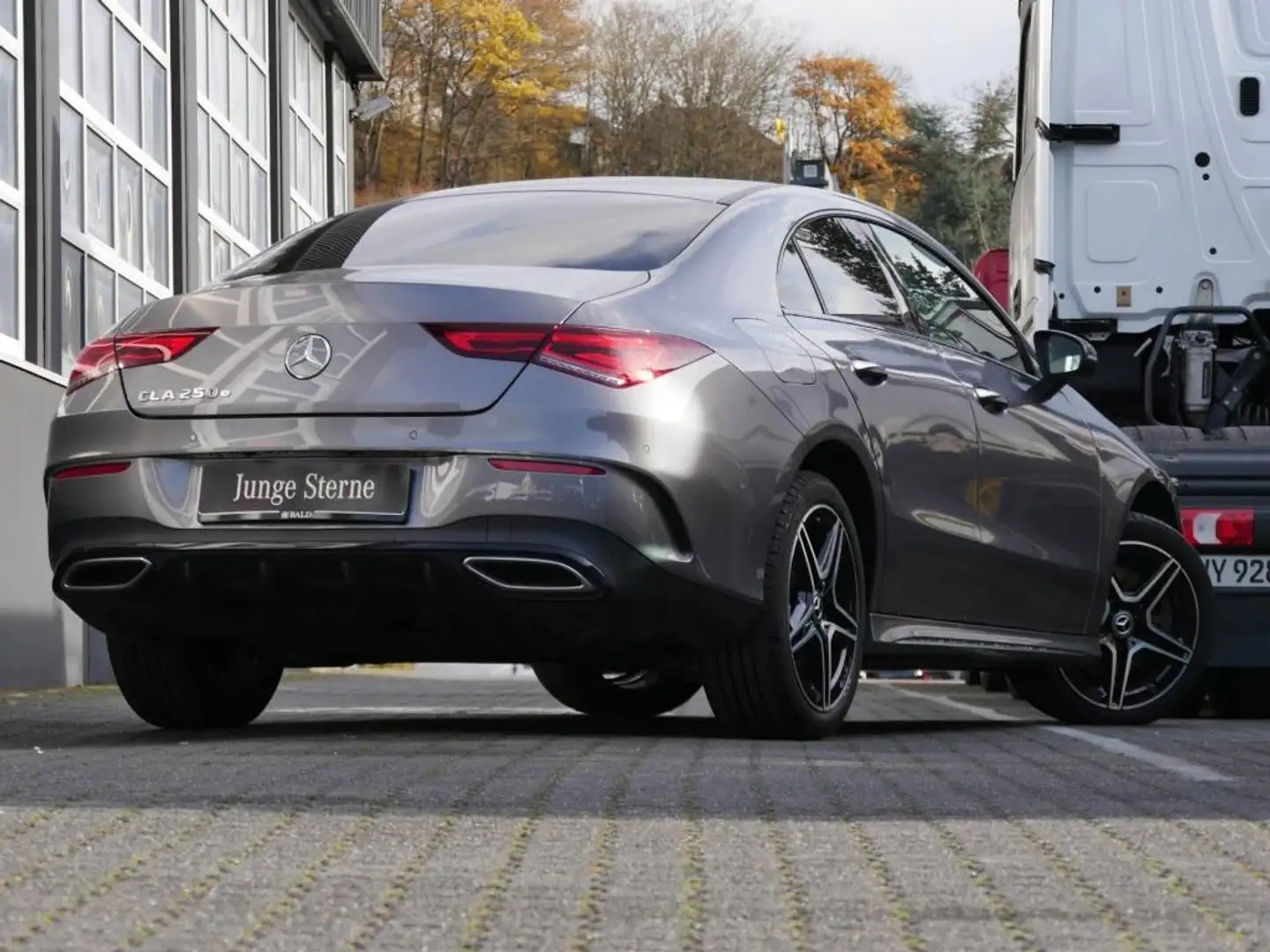 Mercedes-Benz CLA 250 e Coupé AMG-Sport/Night/360/LED/Ambi/18" Gris - 2