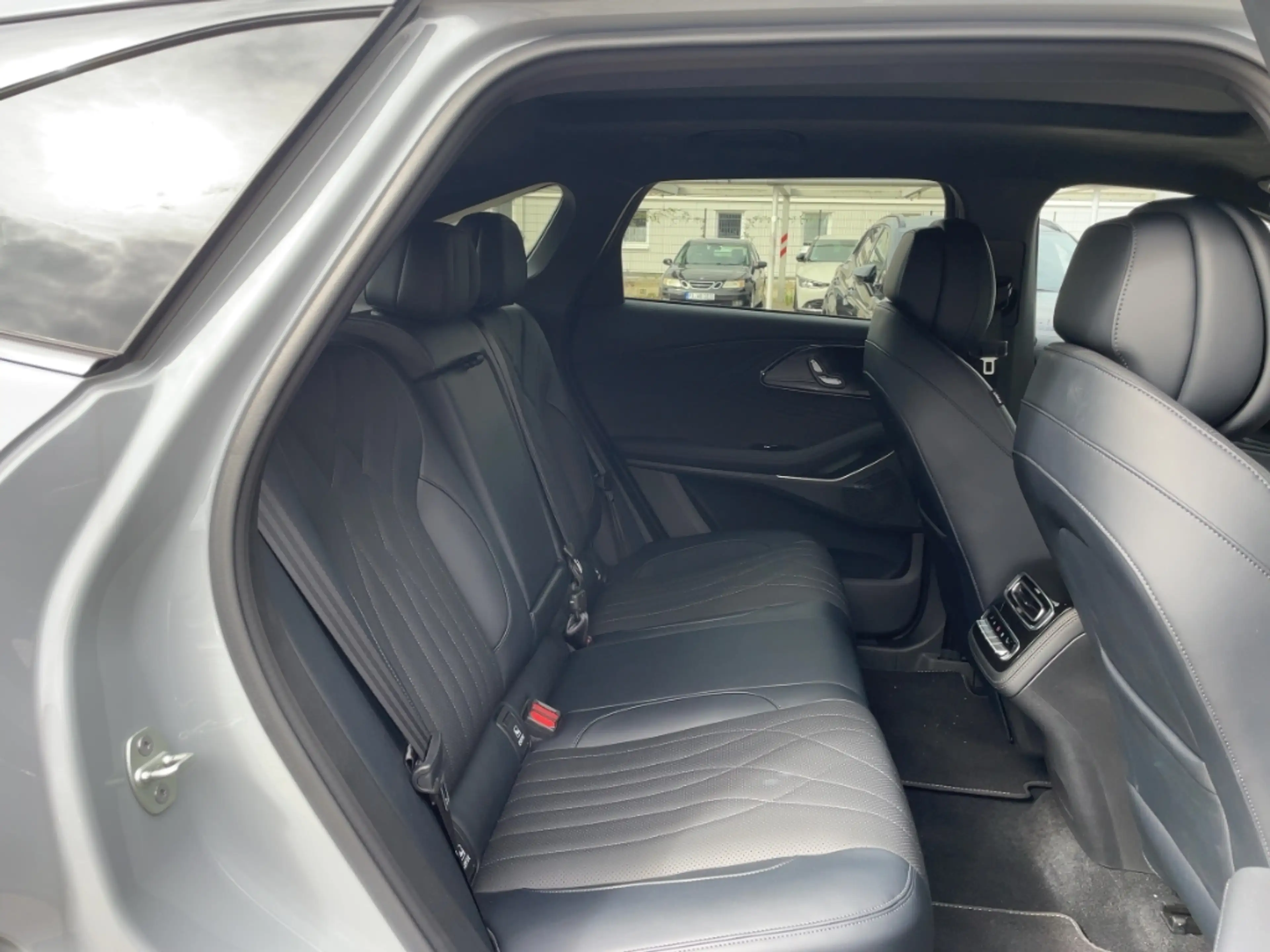 Omoda 9 1.5 TGDI 35 kW Exclusive OMODA PHEV Premium — photo 11