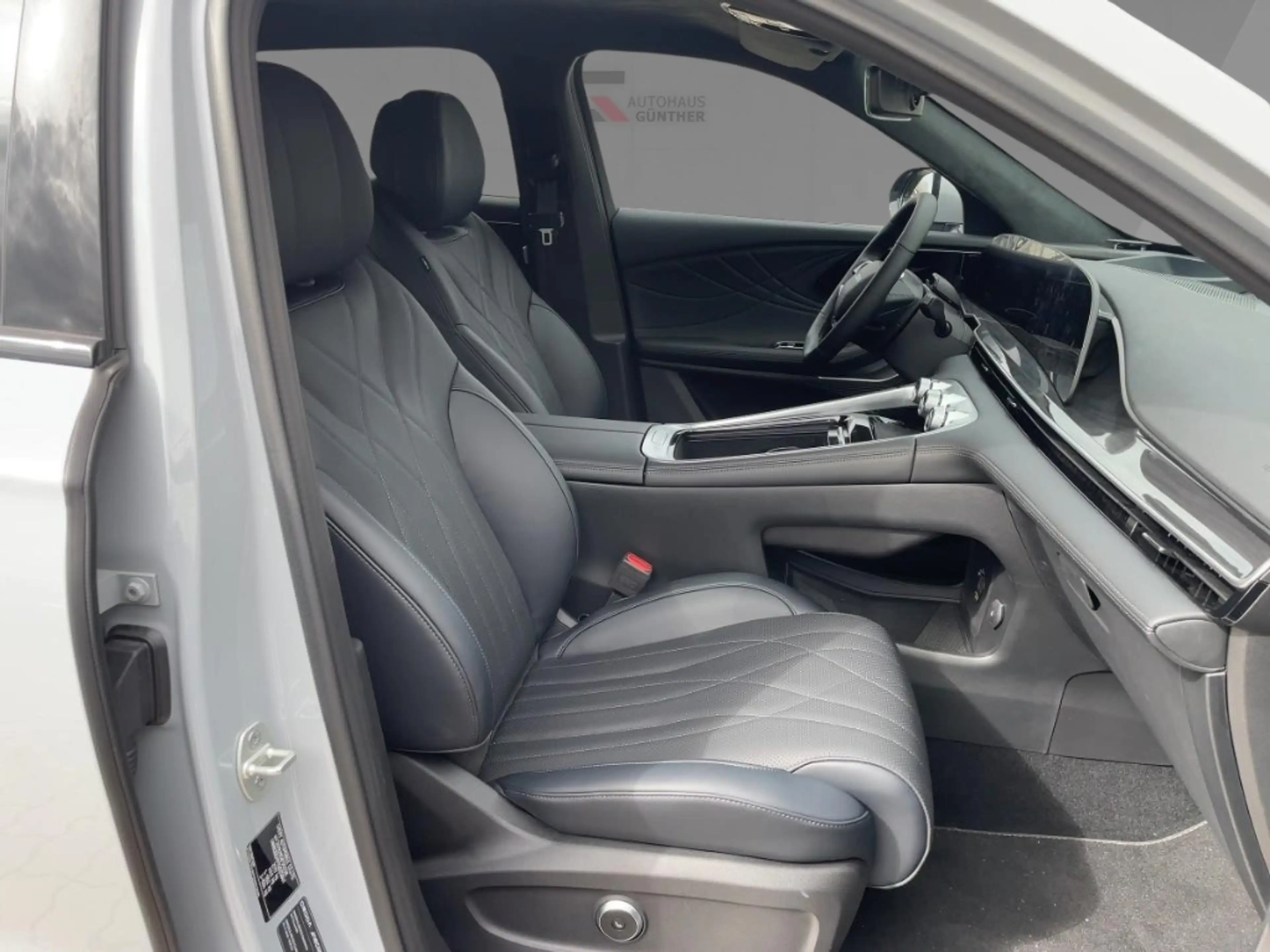 Omoda 9 1.5 TGDI 35 kW Exclusive OMODA PHEV Premium — photo 10