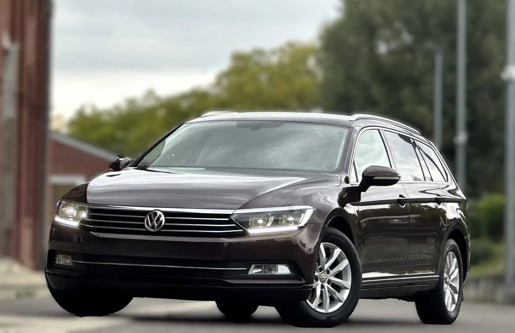Volkswagen Passat Variant Comfortline BMT LED PDC SHZ Rot - 2