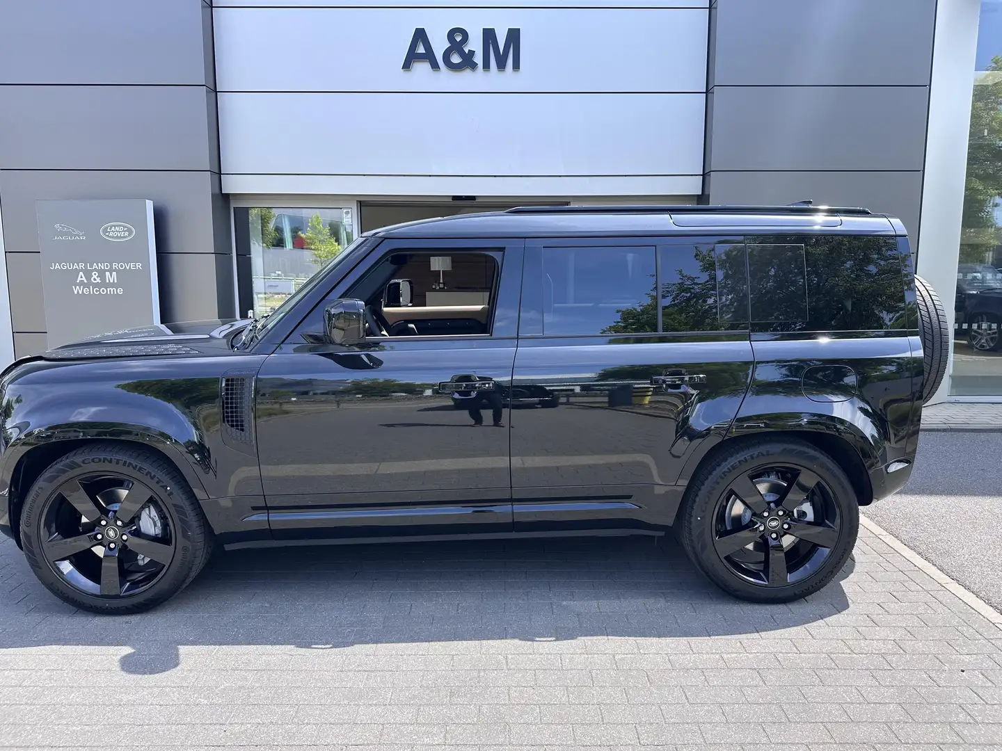 Land Rover Defender 110 P300e X-Dynamic HSE AWD Au Zwart - 2