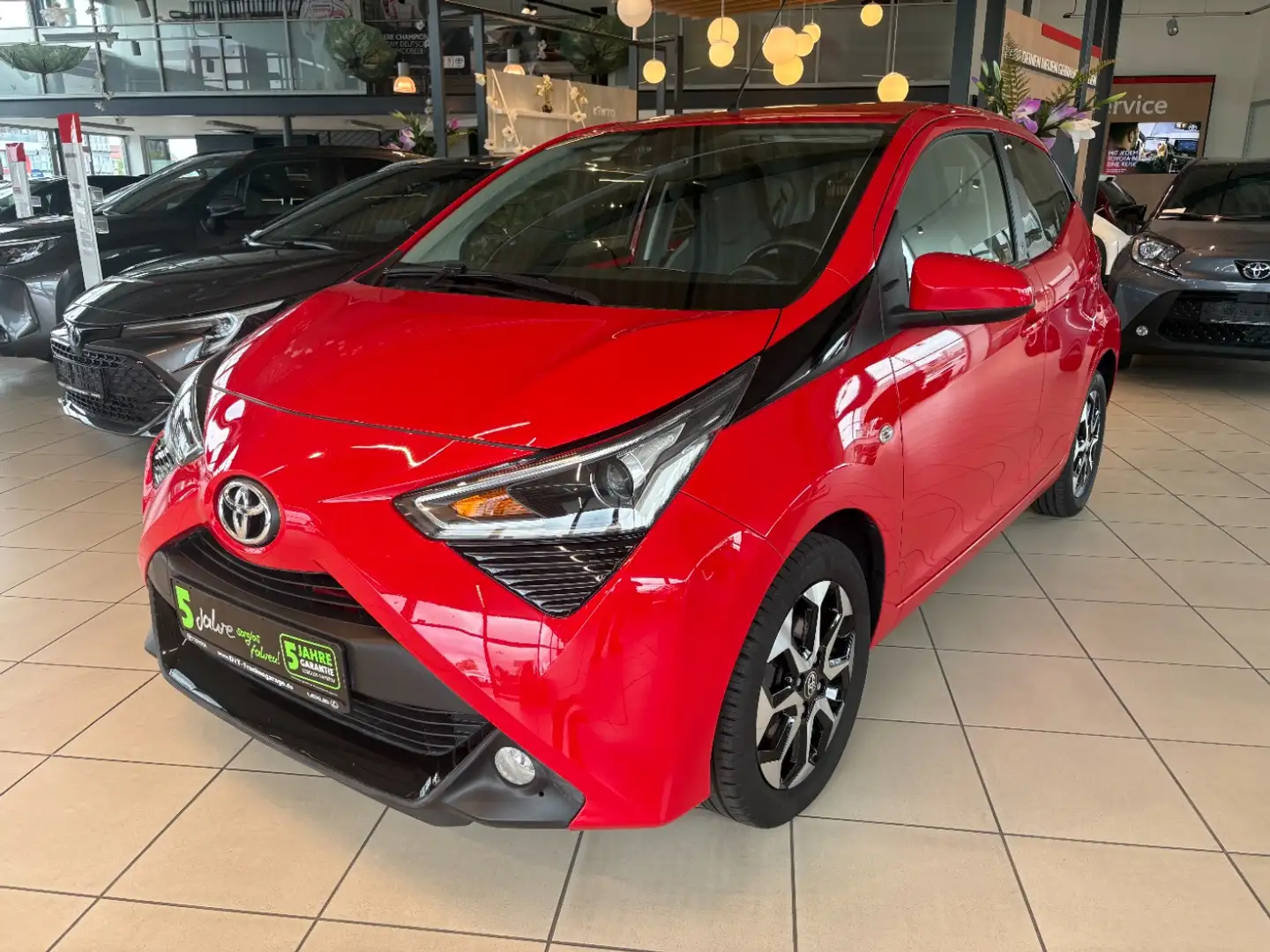 Toyota Aygo 1.0 x-play Team D Kamera, AppleCarPlay, DAB Rot - 2