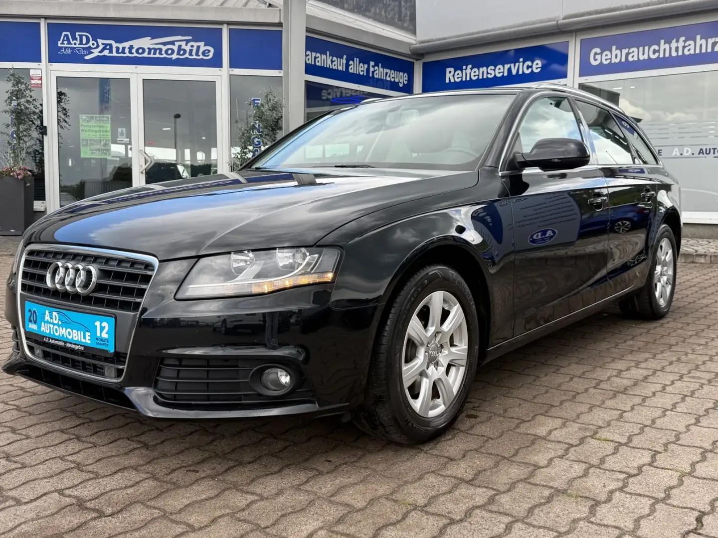 Audi A4 Avant Ambiente AHK Schwarz - 1