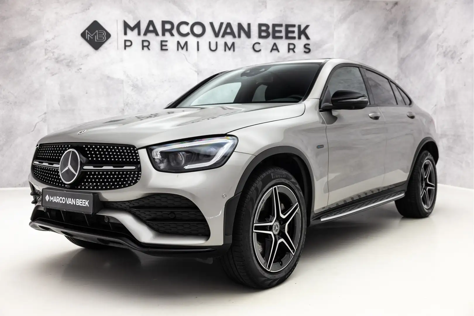 Mercedes-Benz GLC 300 Coupé 300e 4MATIC Premium+ AMG | Schuifdak | E-Tre Argento - 1