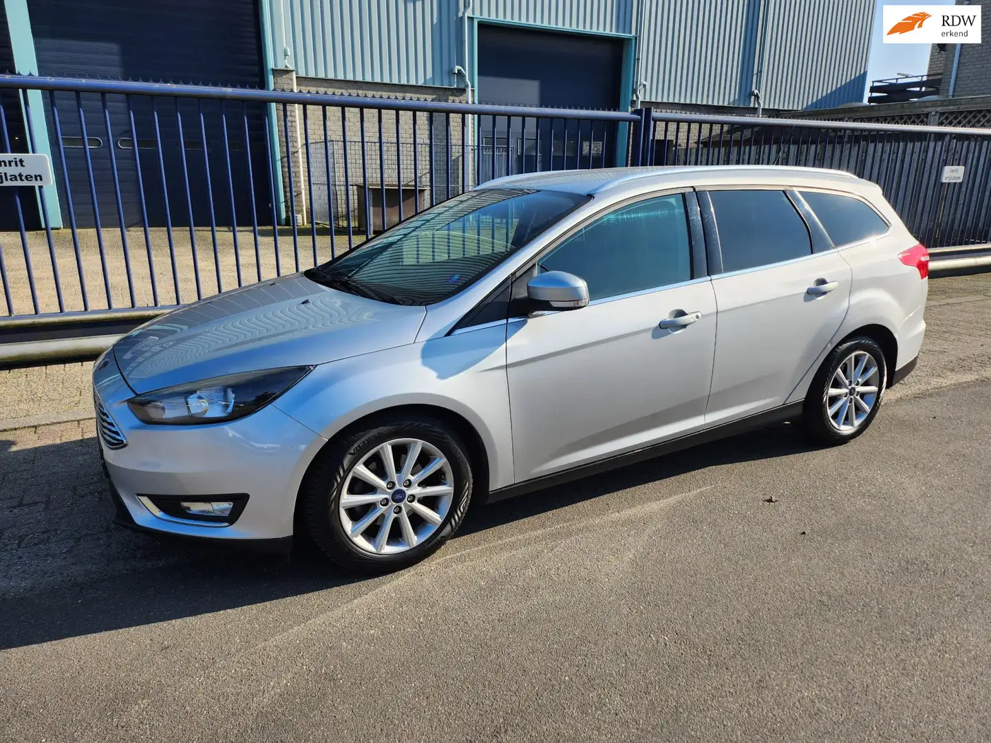 Ford Focus Wagon 1.0 Titanium *164.166 KM*CLIMA*NAVI*CV Grau - 1
