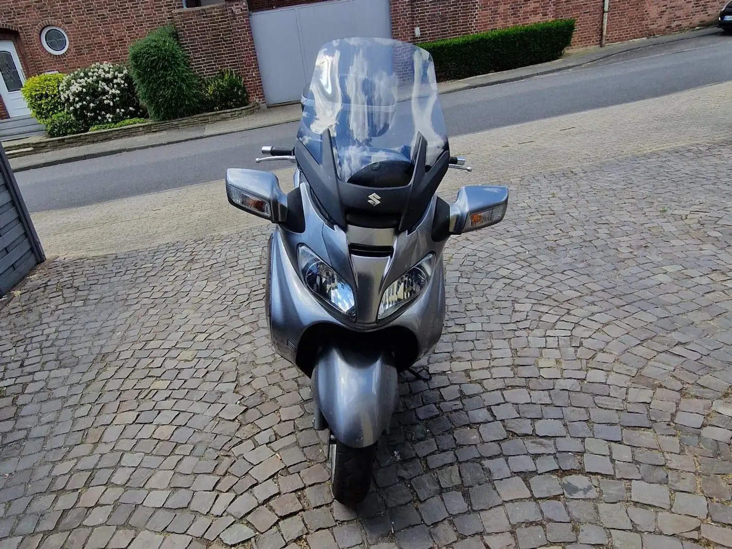 Suzuki Burgman 650 AN 650 Executive Argintiu - 1