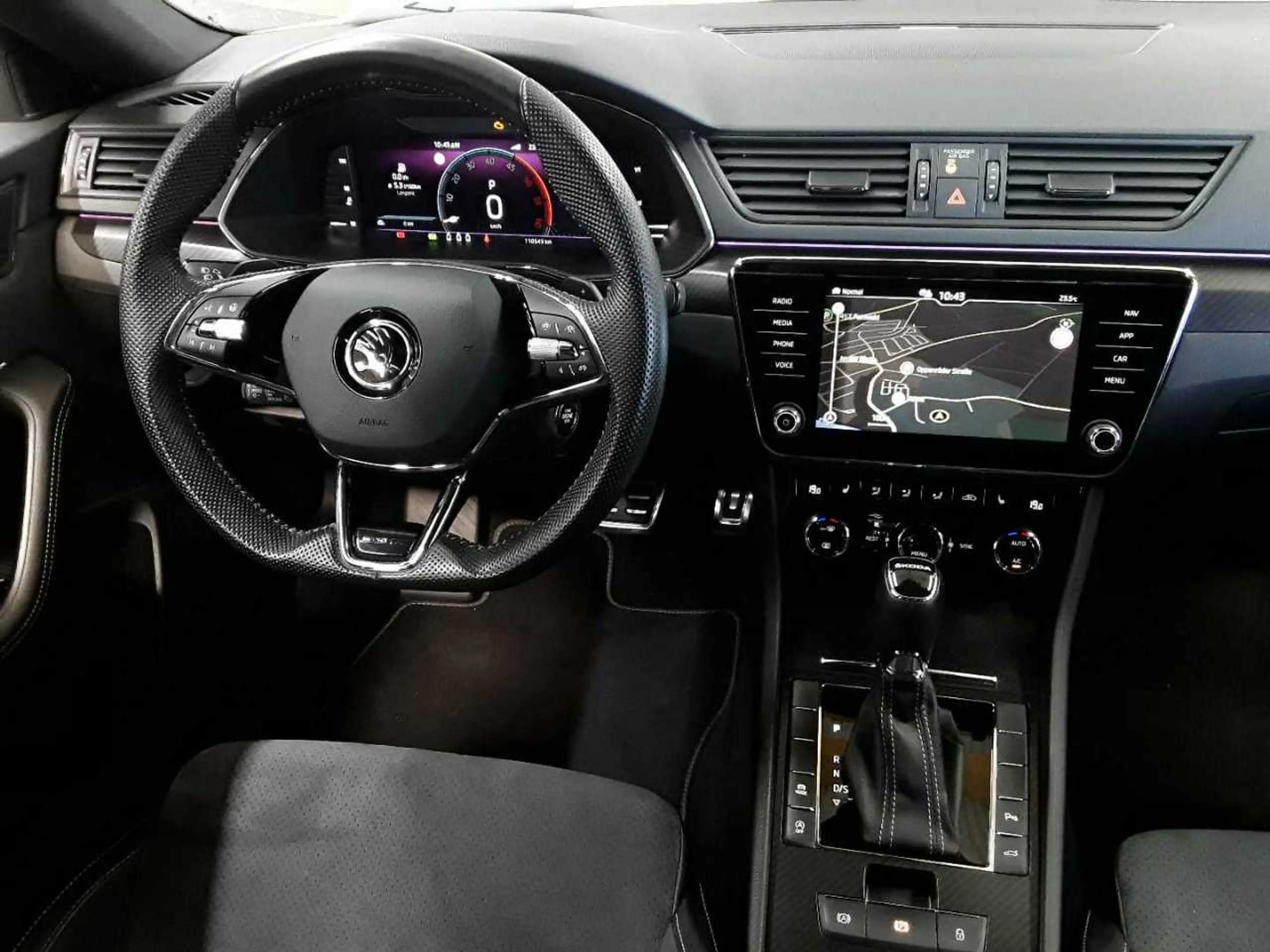 Skoda Superb Superb Combi 2.0 TDI Sportline AHK NAV KAM — photo 10