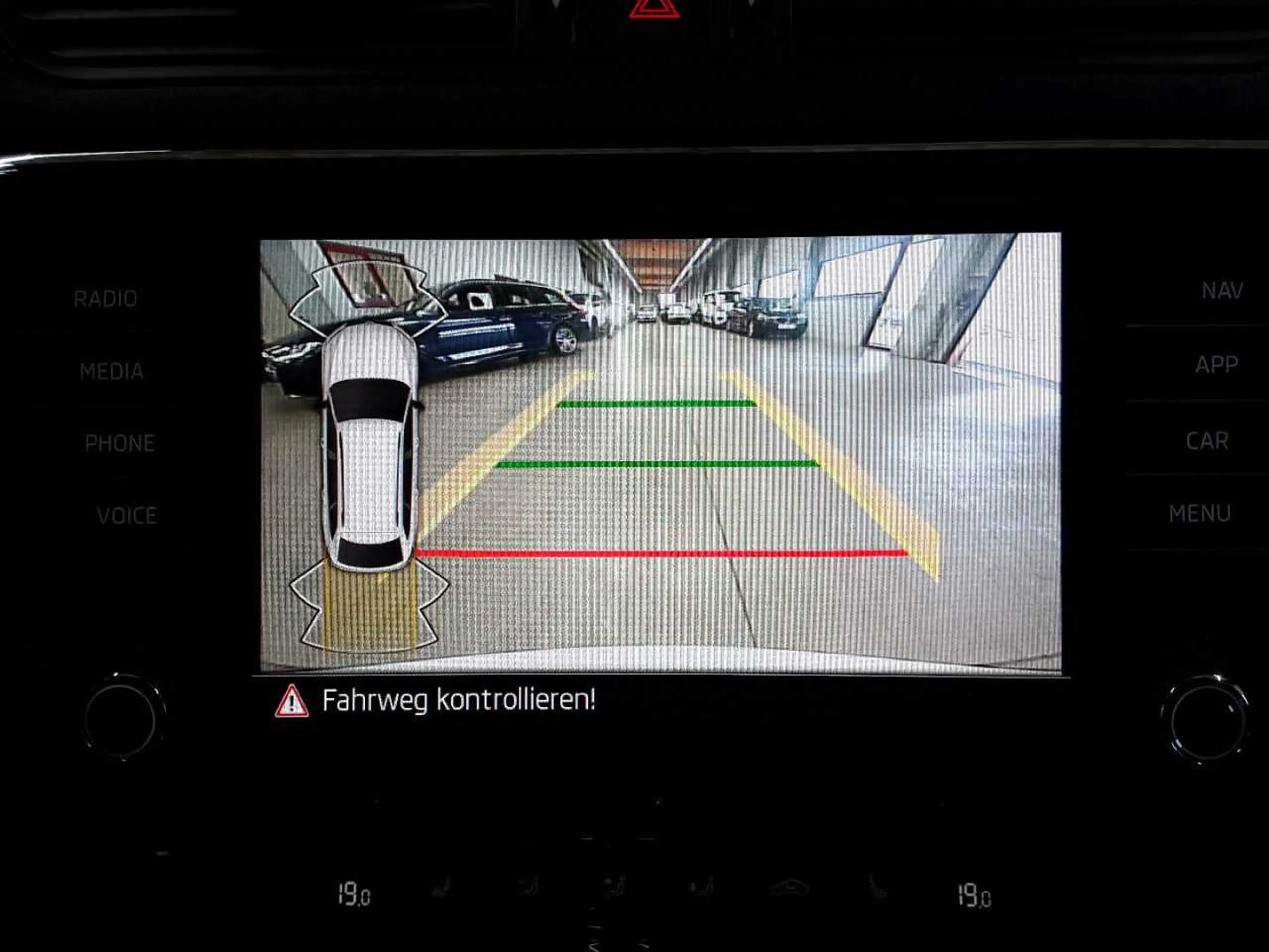 Skoda Superb Superb Combi 2.0 TDI Sportline AHK NAV KAM — photo 16