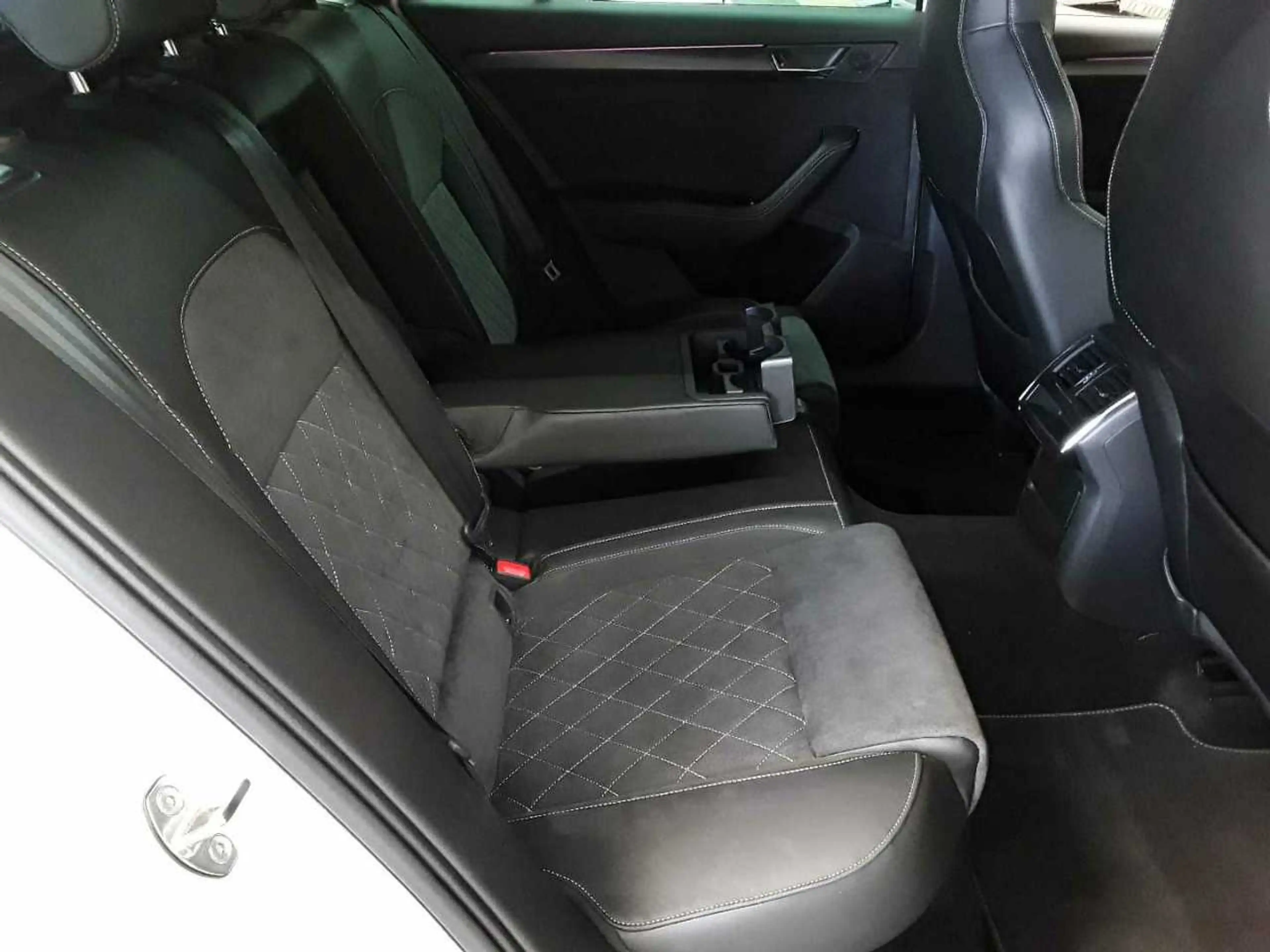 Skoda Superb Superb Combi 2.0 TDI Sportline AHK NAV KAM — photo 14