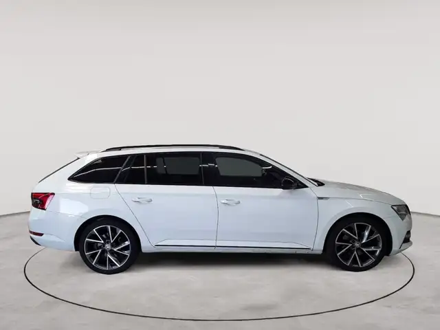 Skoda Superb view 3