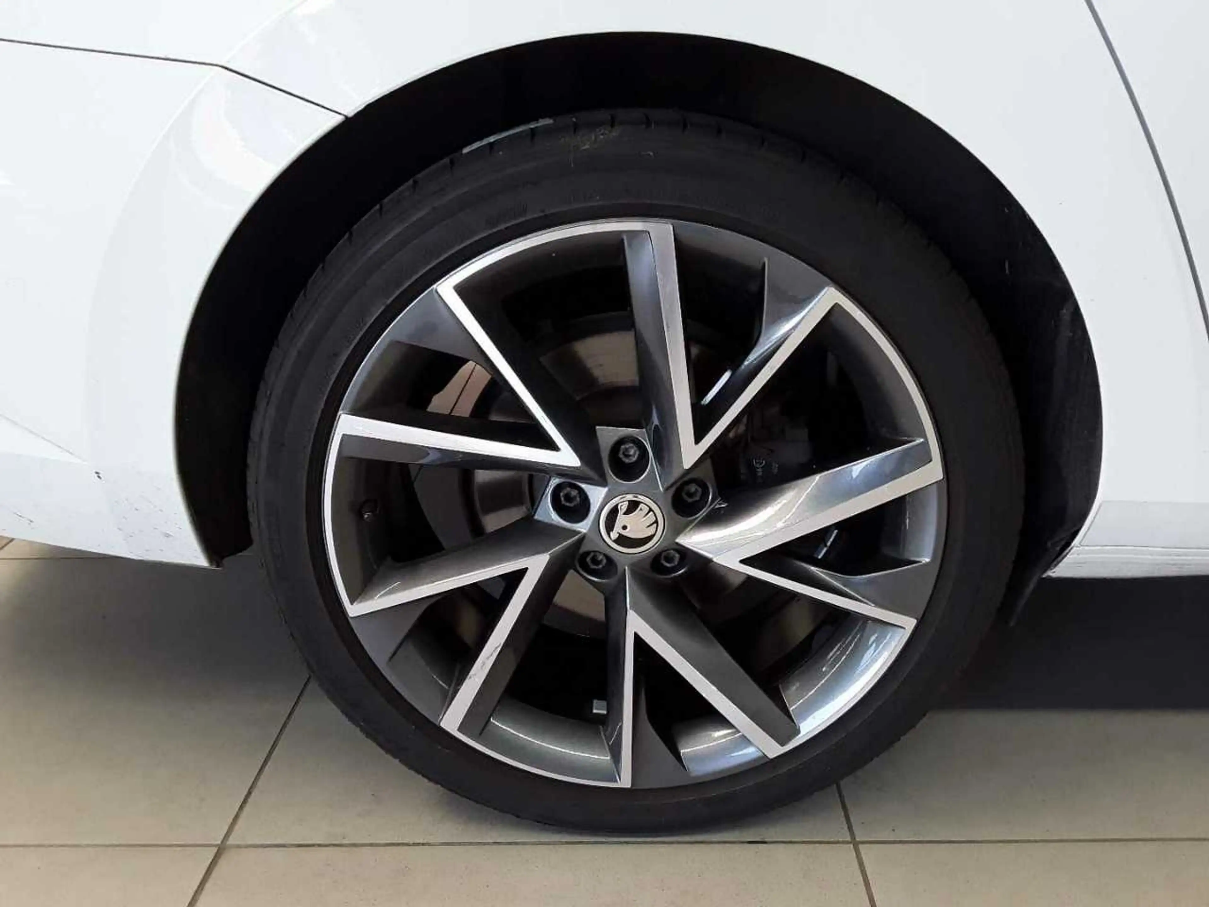 Skoda Superb Superb Combi 2.0 TDI Sportline AHK NAV KAM — photo 19