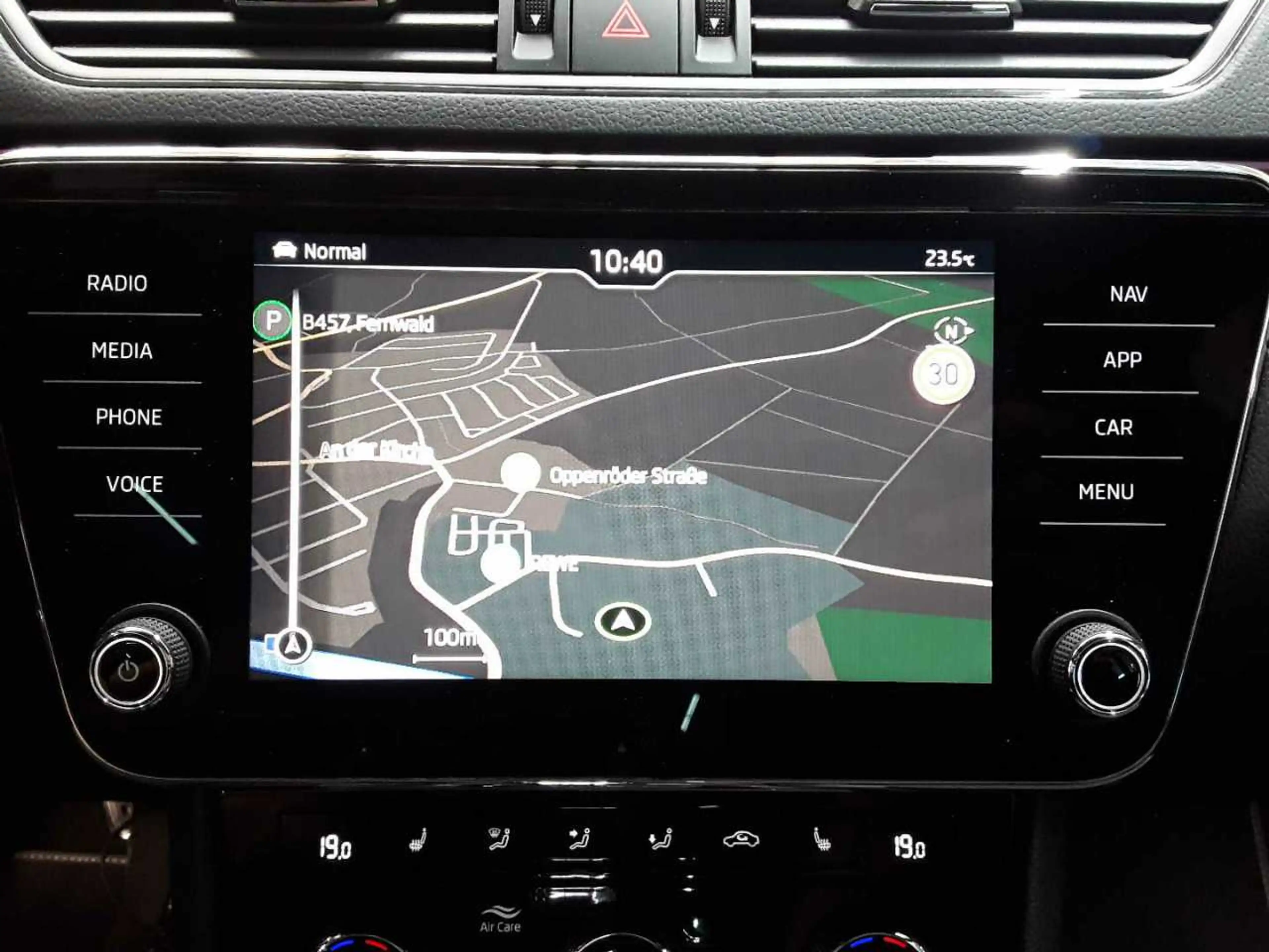 Skoda Superb Superb Combi 2.0 TDI Sportline AHK NAV KAM — photo 12