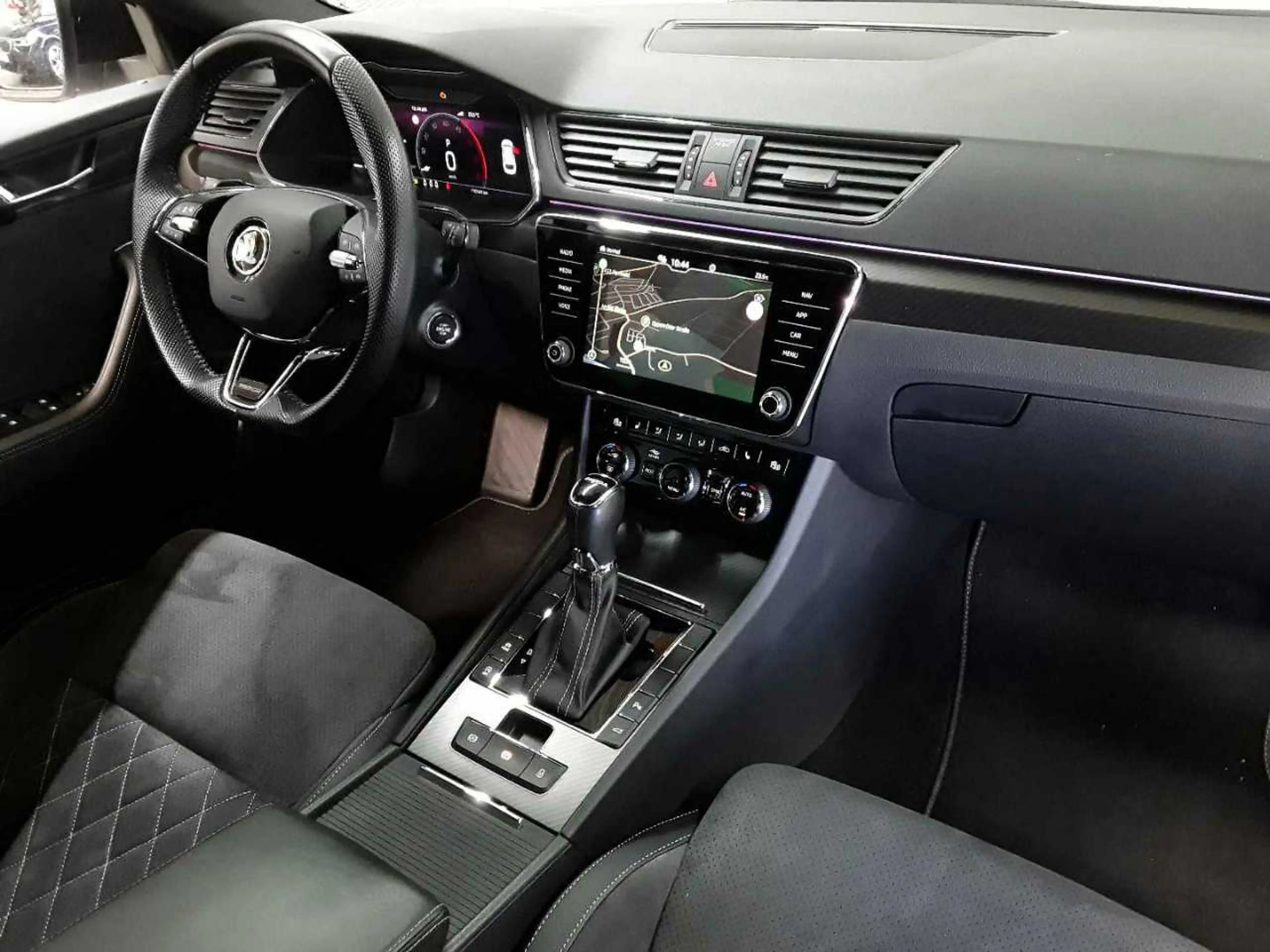 Skoda Superb Superb Combi 2.0 TDI Sportline AHK NAV KAM — photo 9