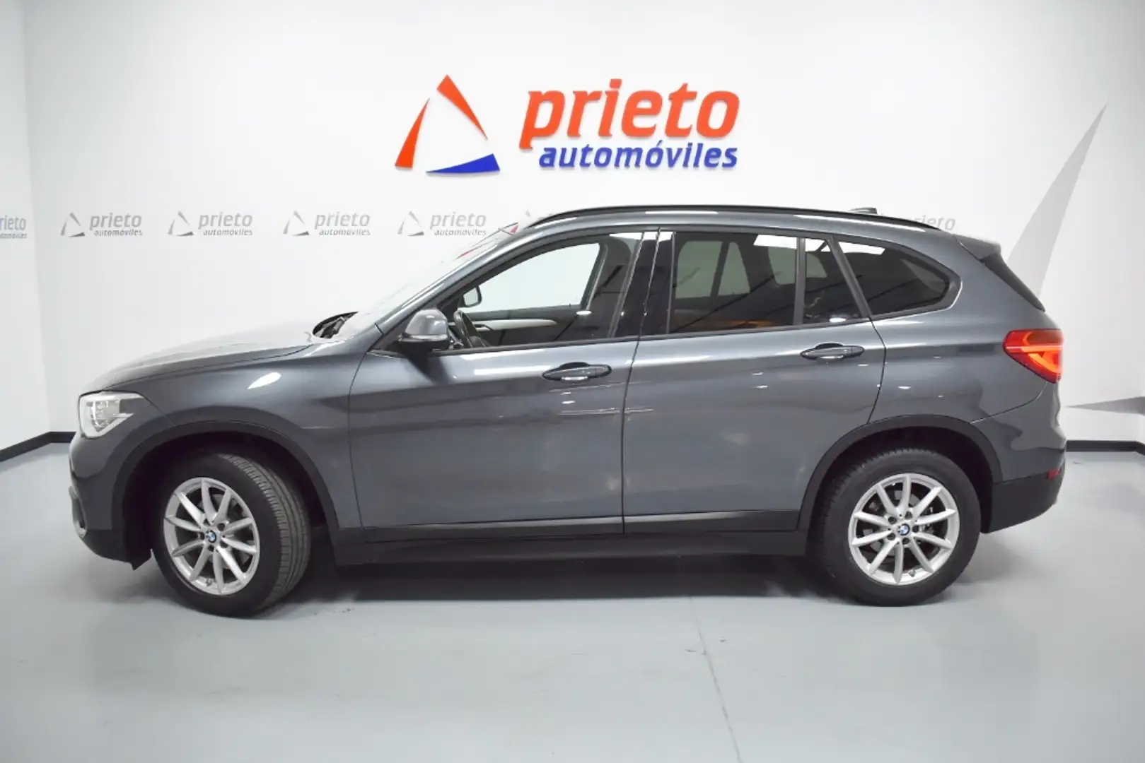 BMW X1 sDrive 18dA Gris - 2