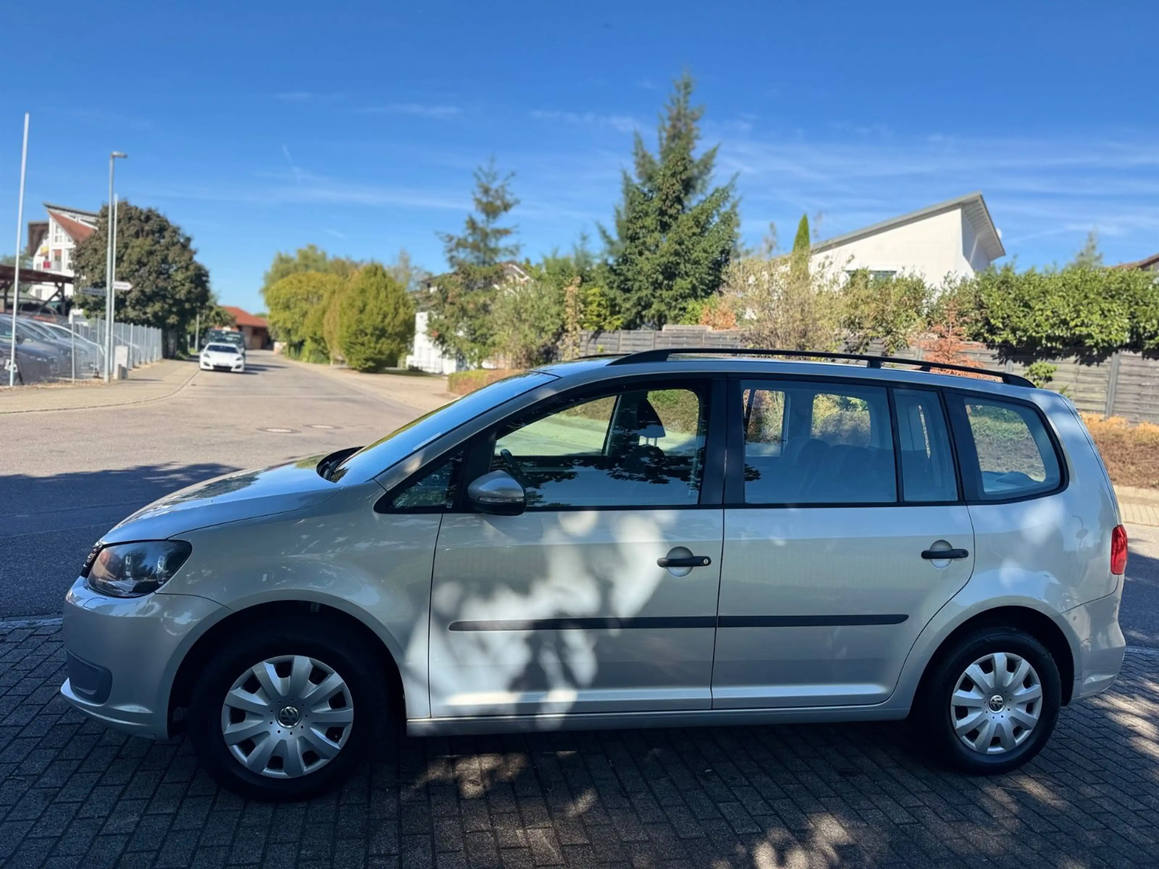 Volkswagen Touran Trendline ( Behindertenrecht beifahrer) — photo 4