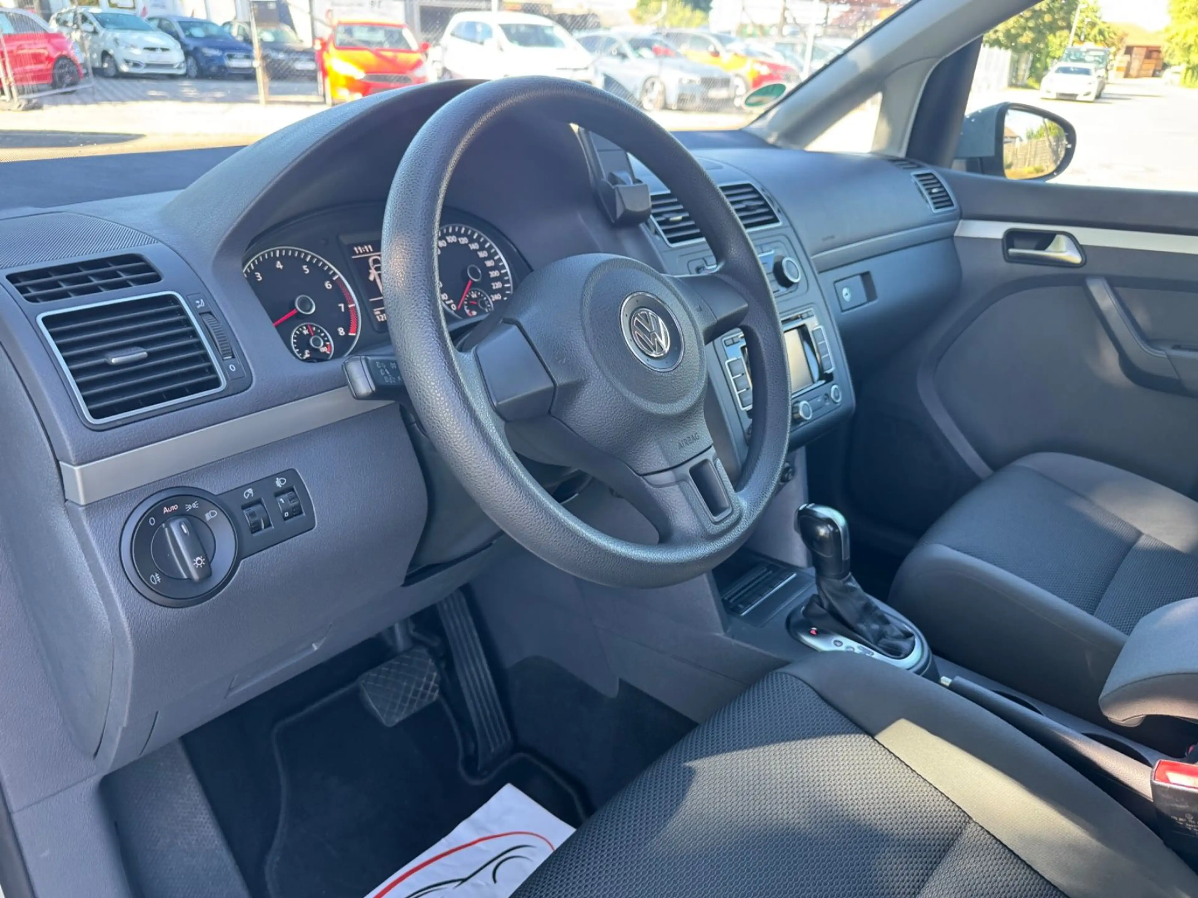 Volkswagen Touran Trendline ( Behindertenrecht beifahrer) — photo 10