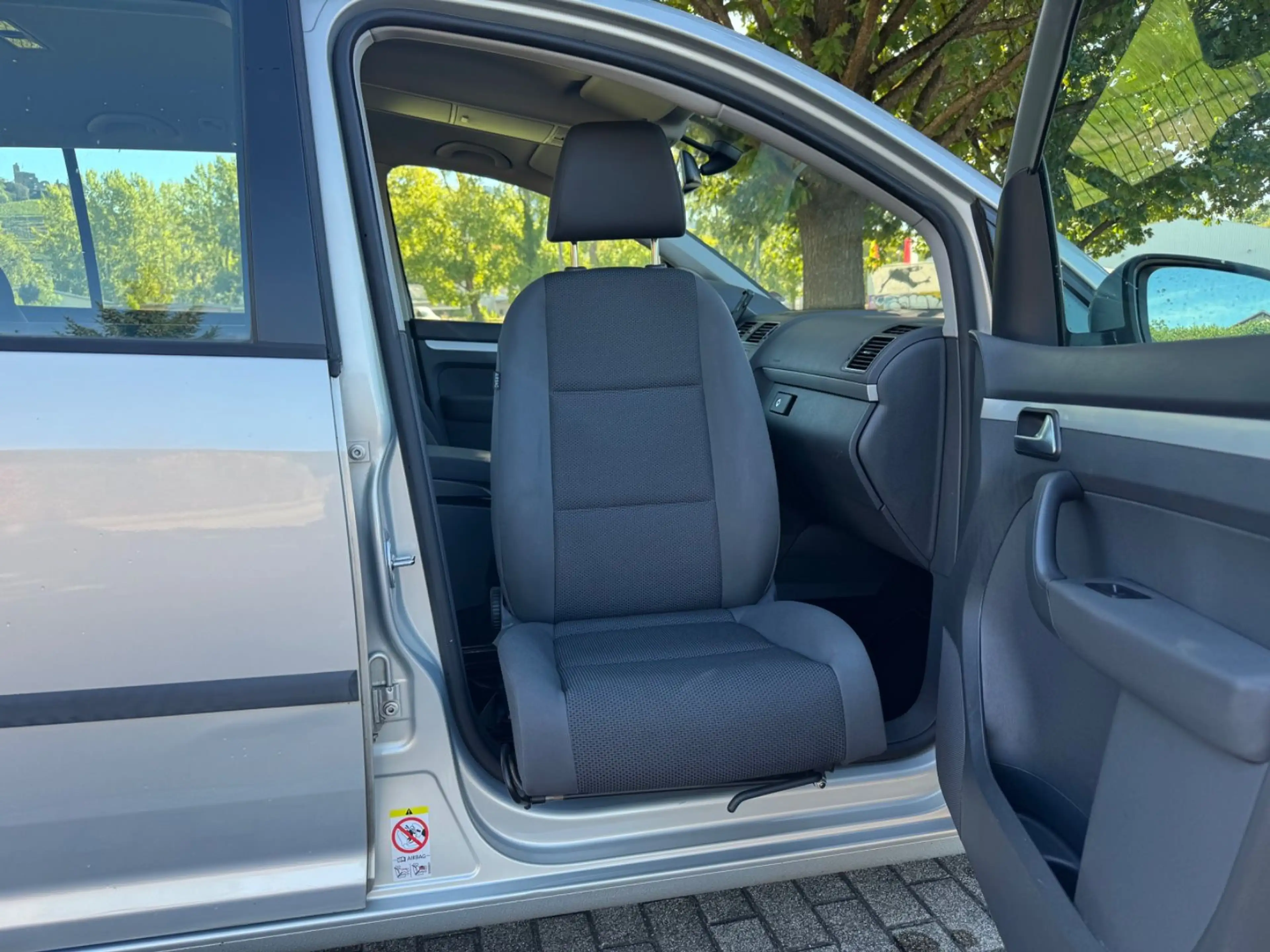 Volkswagen Touran Trendline ( Behindertenrecht beifahrer) — photo 15