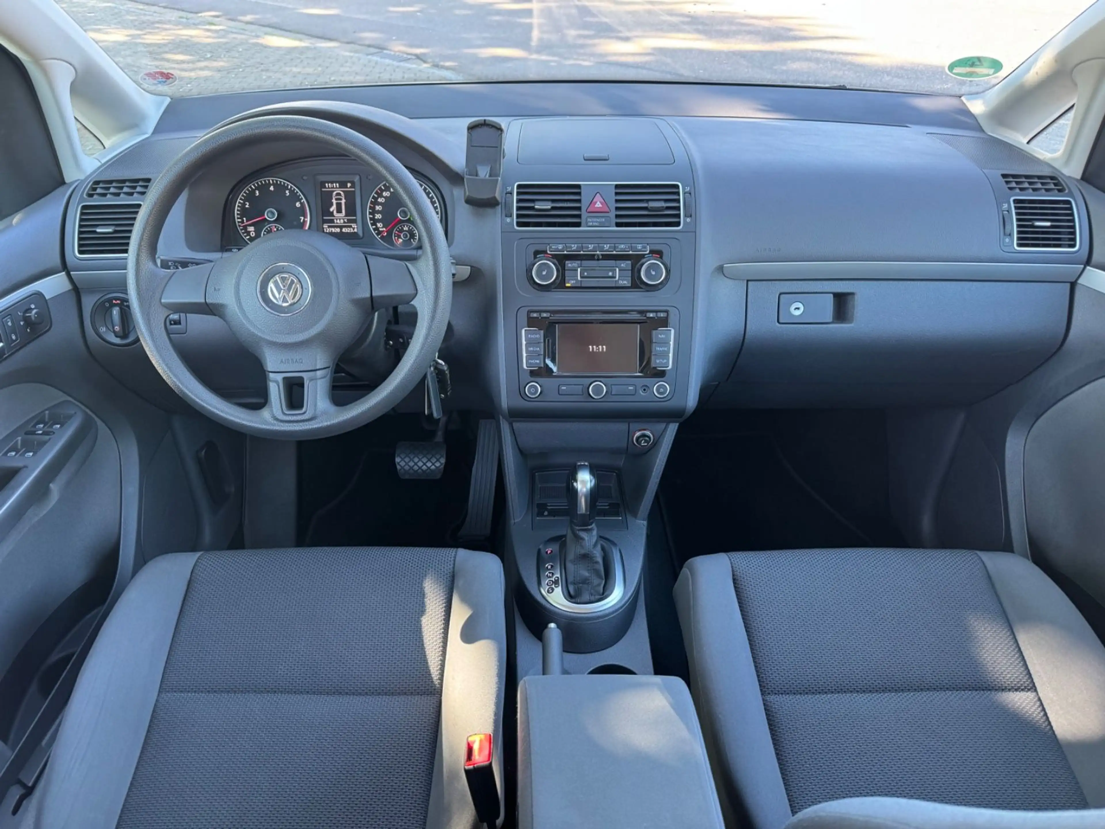 Volkswagen Touran Trendline ( Behindertenrecht beifahrer) — photo 11
