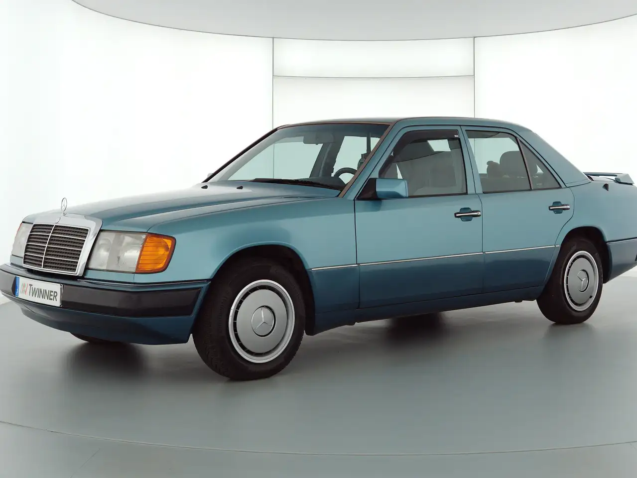Mercedes-Benz E 230