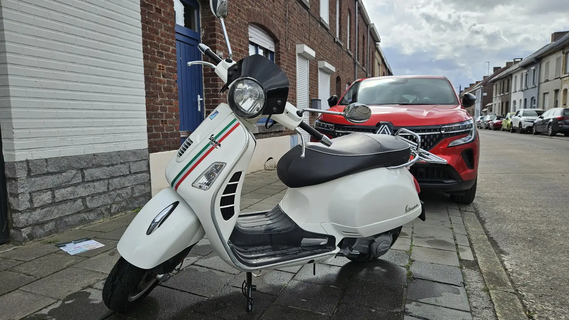 Vespa GTS 300 White - 1