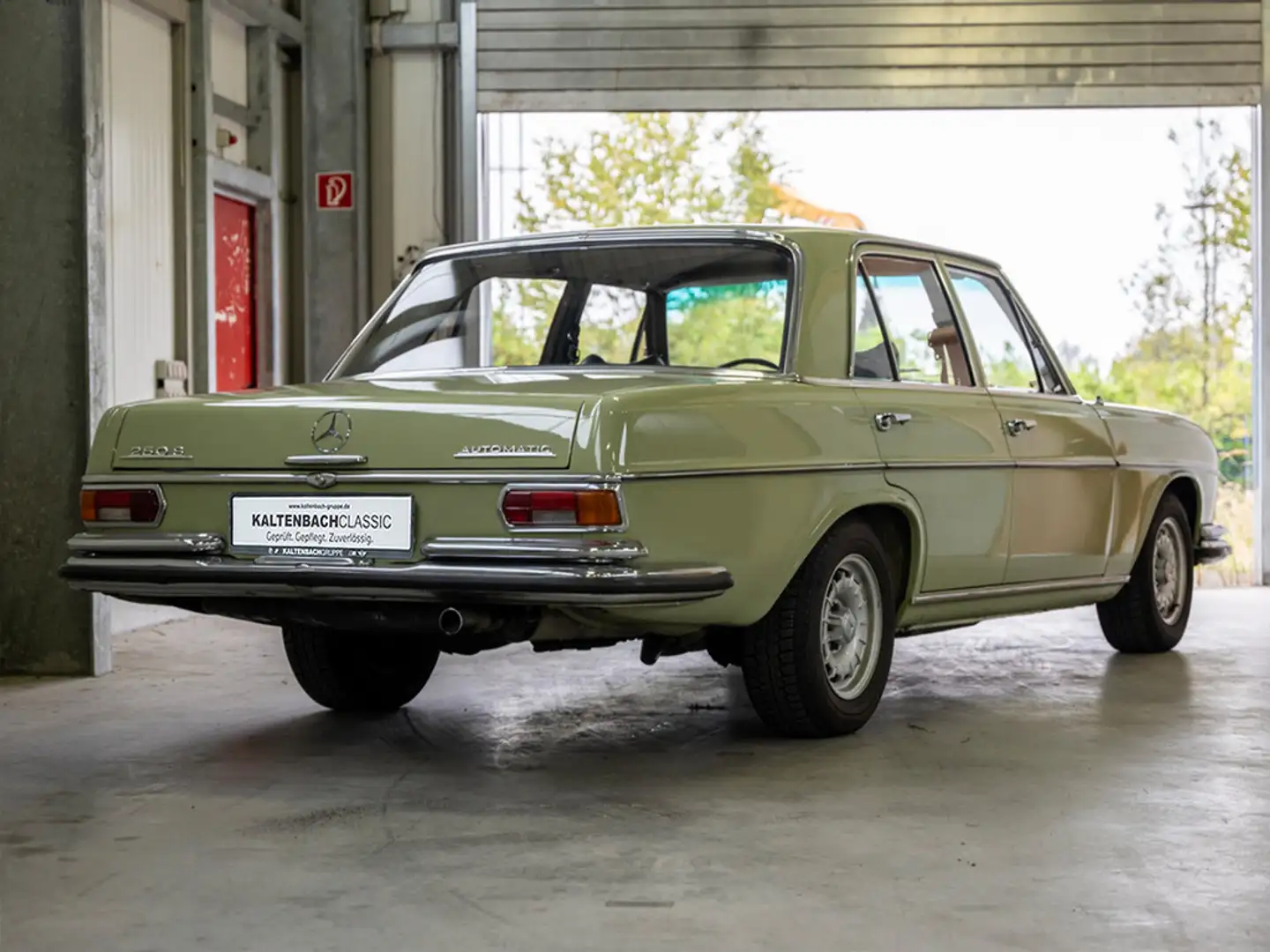 Mercedes-Benz 250 S W108 Automatic Vert - 2