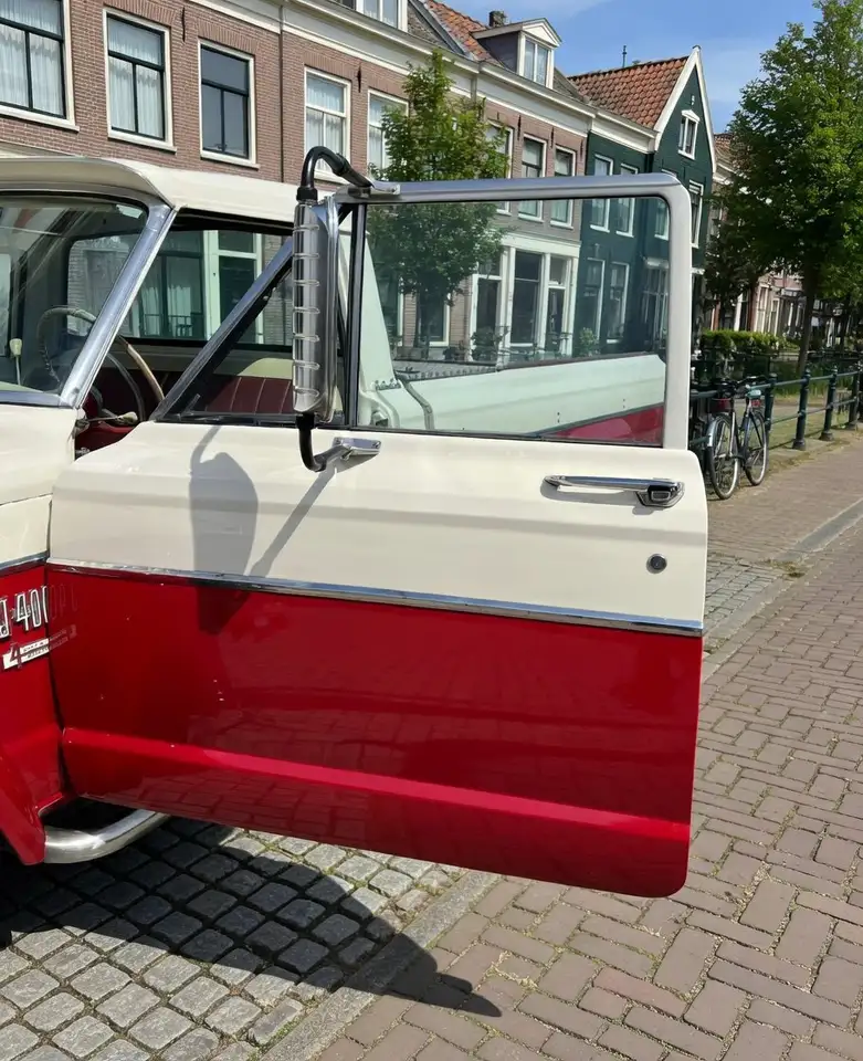 Jeep J4000, foto 7