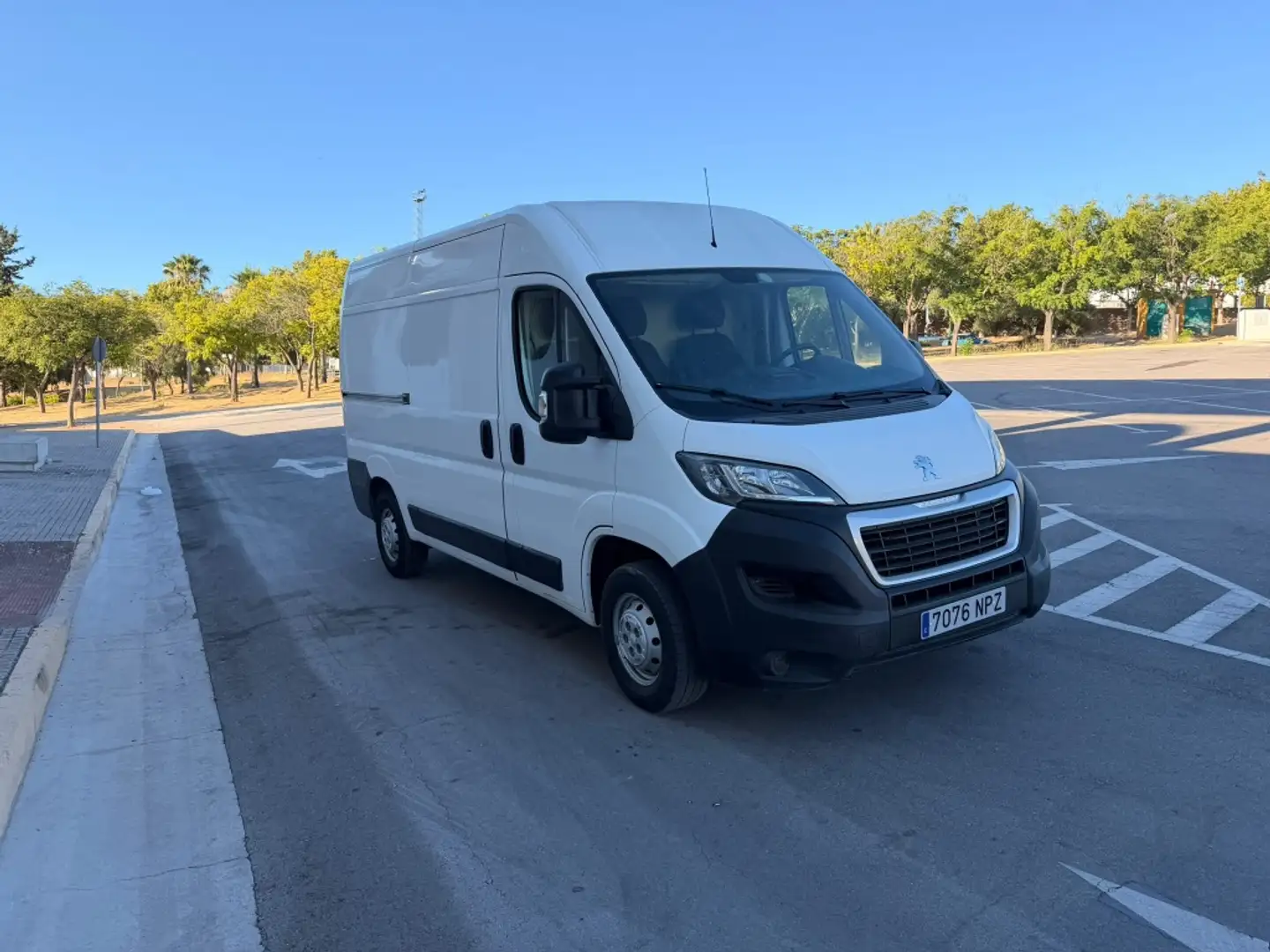 Peugeot Boxer Furgón 2.2BlueHDI 333 L2H2 S&S 120 Blanco - 2