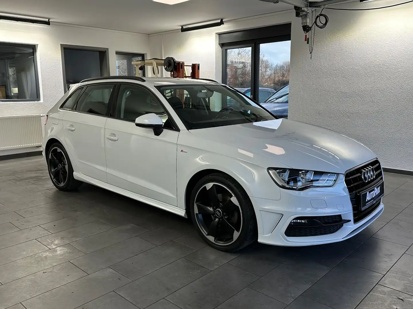 Audi A3 Sportback ambition *S-Line*1-Hand*SHZ* Weiß - 2