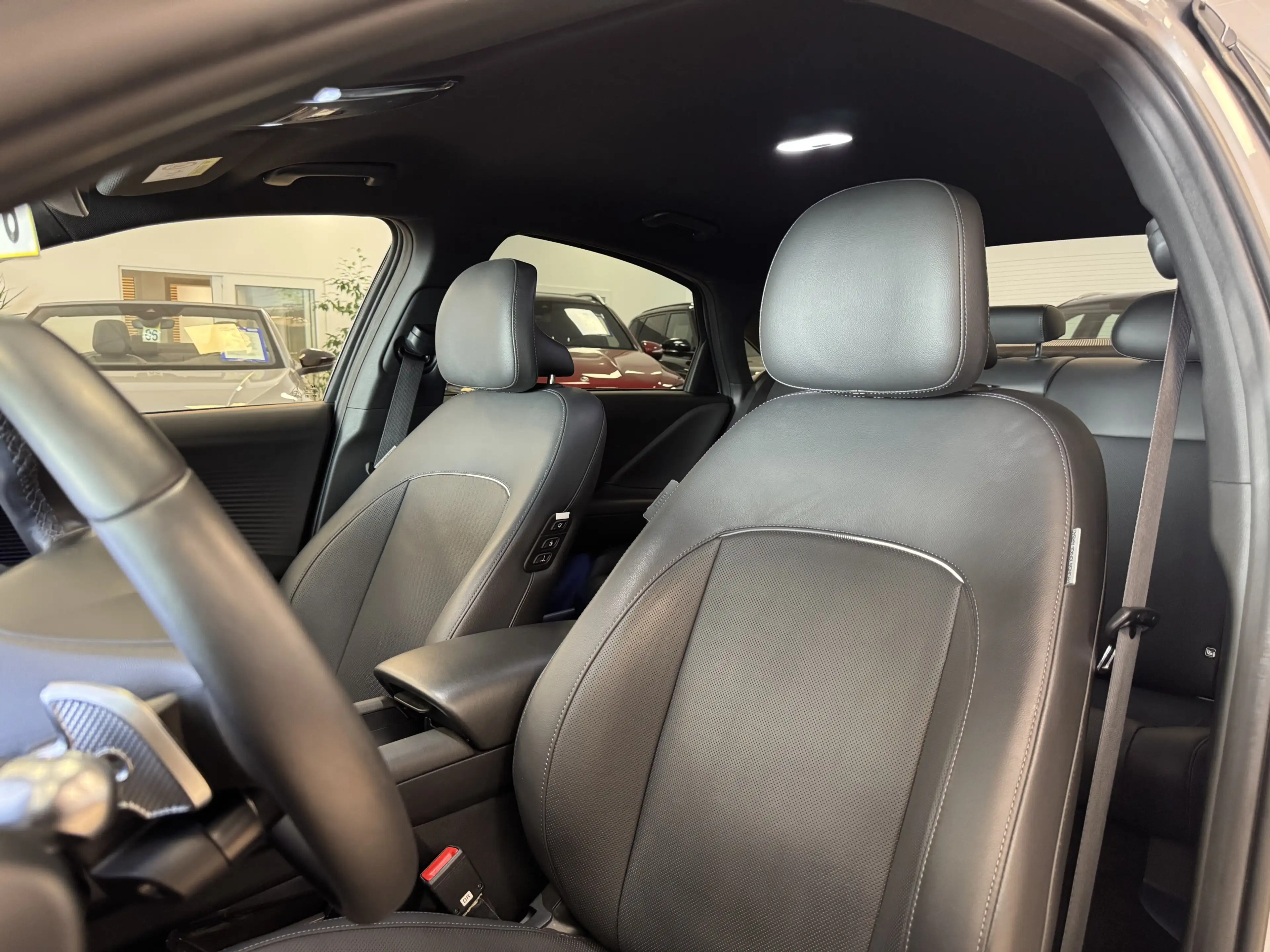Hyundai IONIQ 6 Uniq 77kWh BOSE HUD LED Navi Ambiente — photo 14