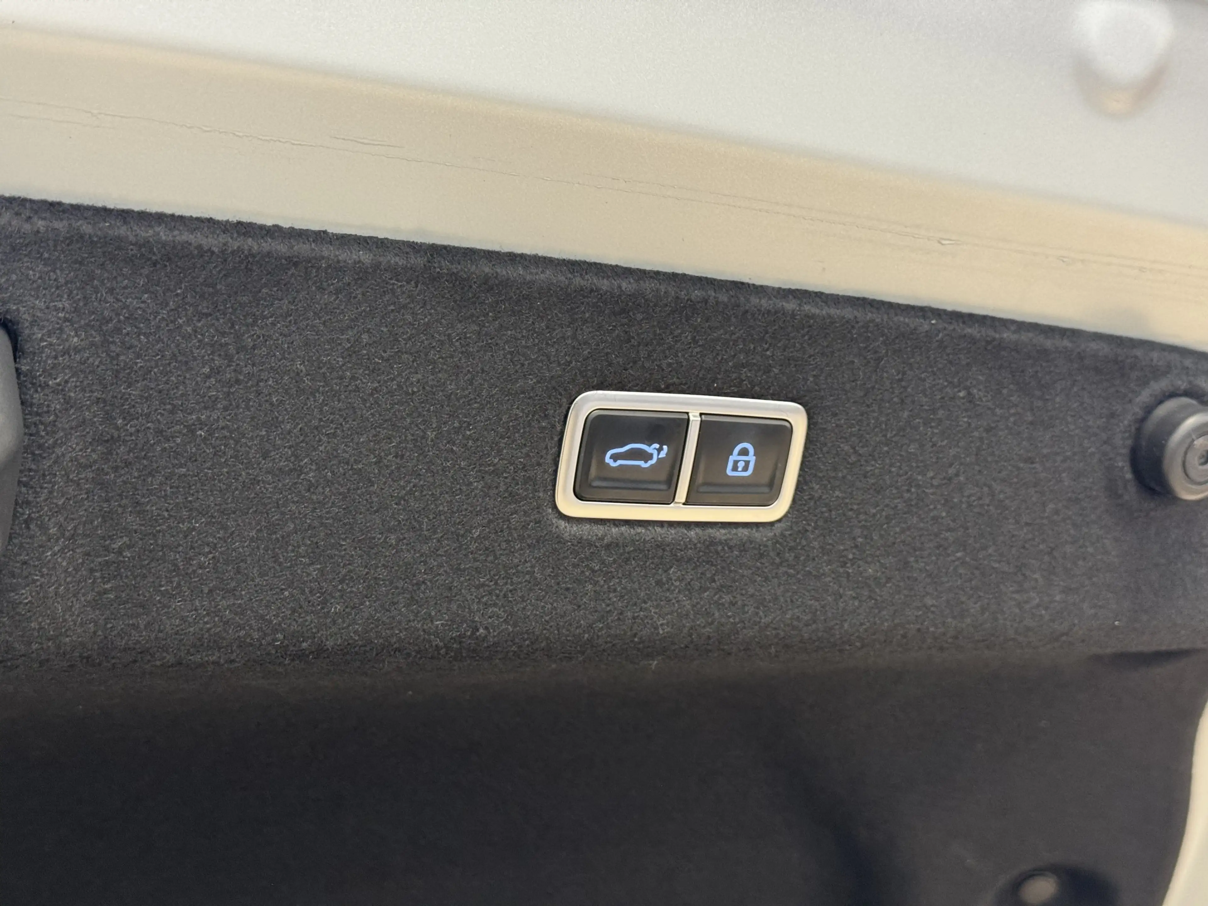Hyundai IONIQ 6 Uniq 77kWh BOSE HUD LED Navi Ambiente — photo 9