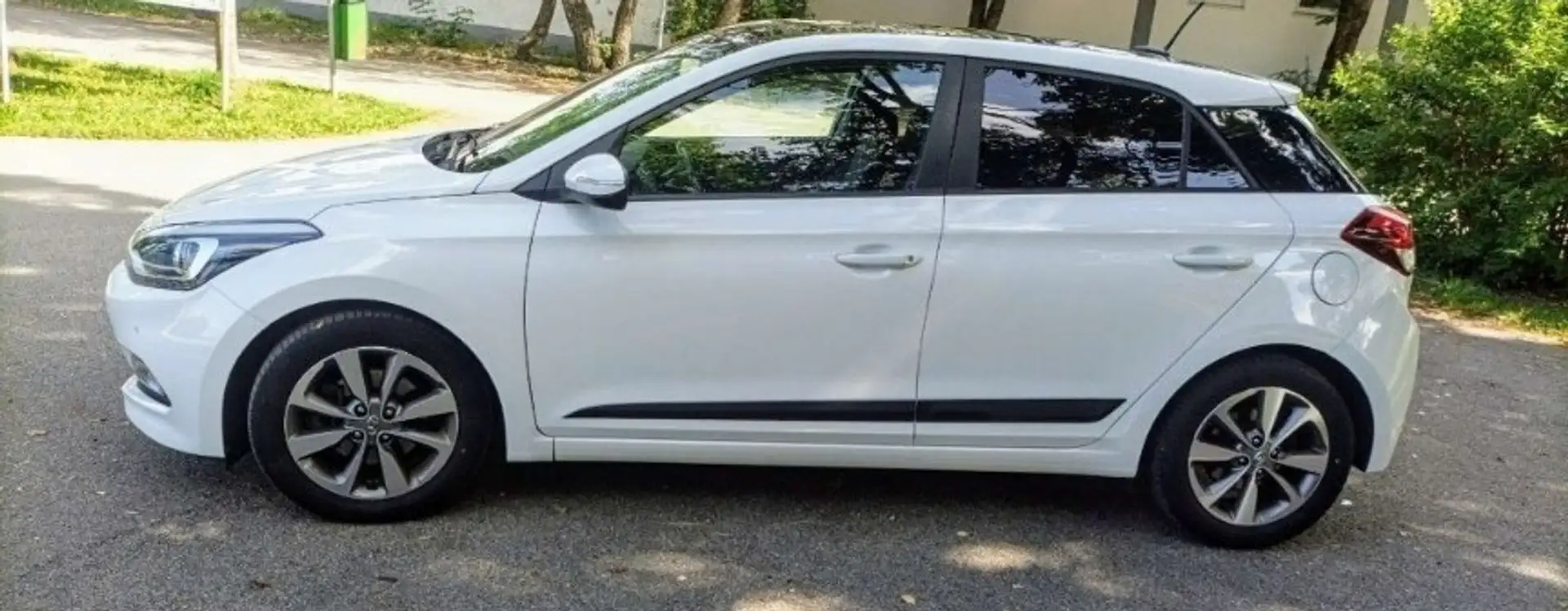 Hyundai i20 blue Style Weiß - 2